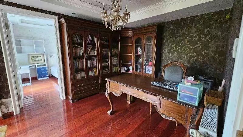 金河名人世家 4室2厅2卫 303.00m&sup2;