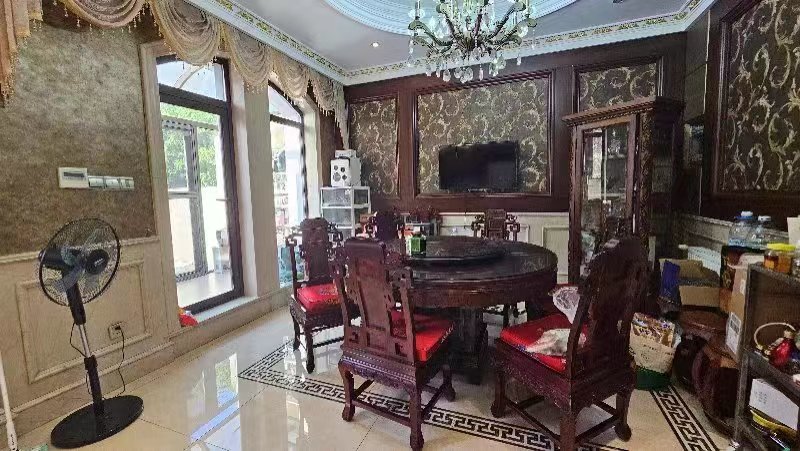 金河名人世家 4室2厅2卫 303.00m&sup2;