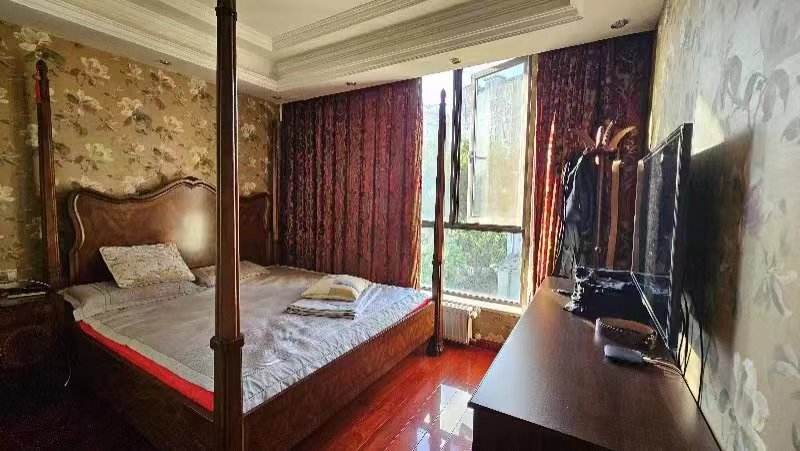 金河名人世家 4室2厅2卫 303.00m&sup2;