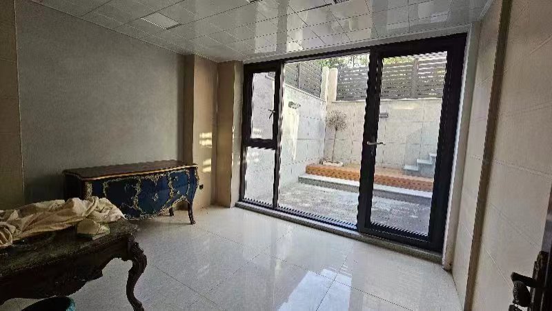 金河名人世家 4室2厅2卫 303.00m&sup2;