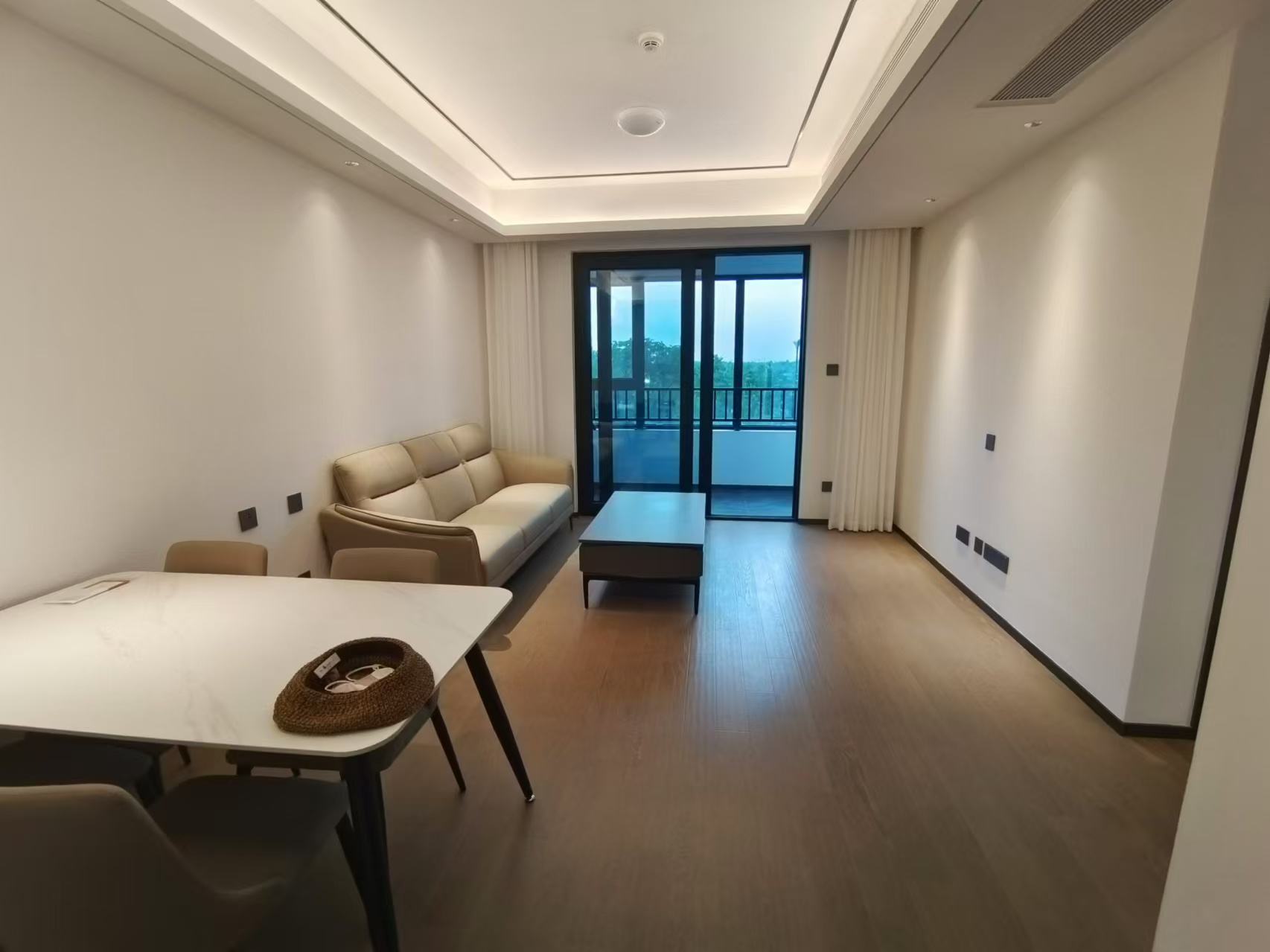 滨江道江园 3室2厅1卫 101m²