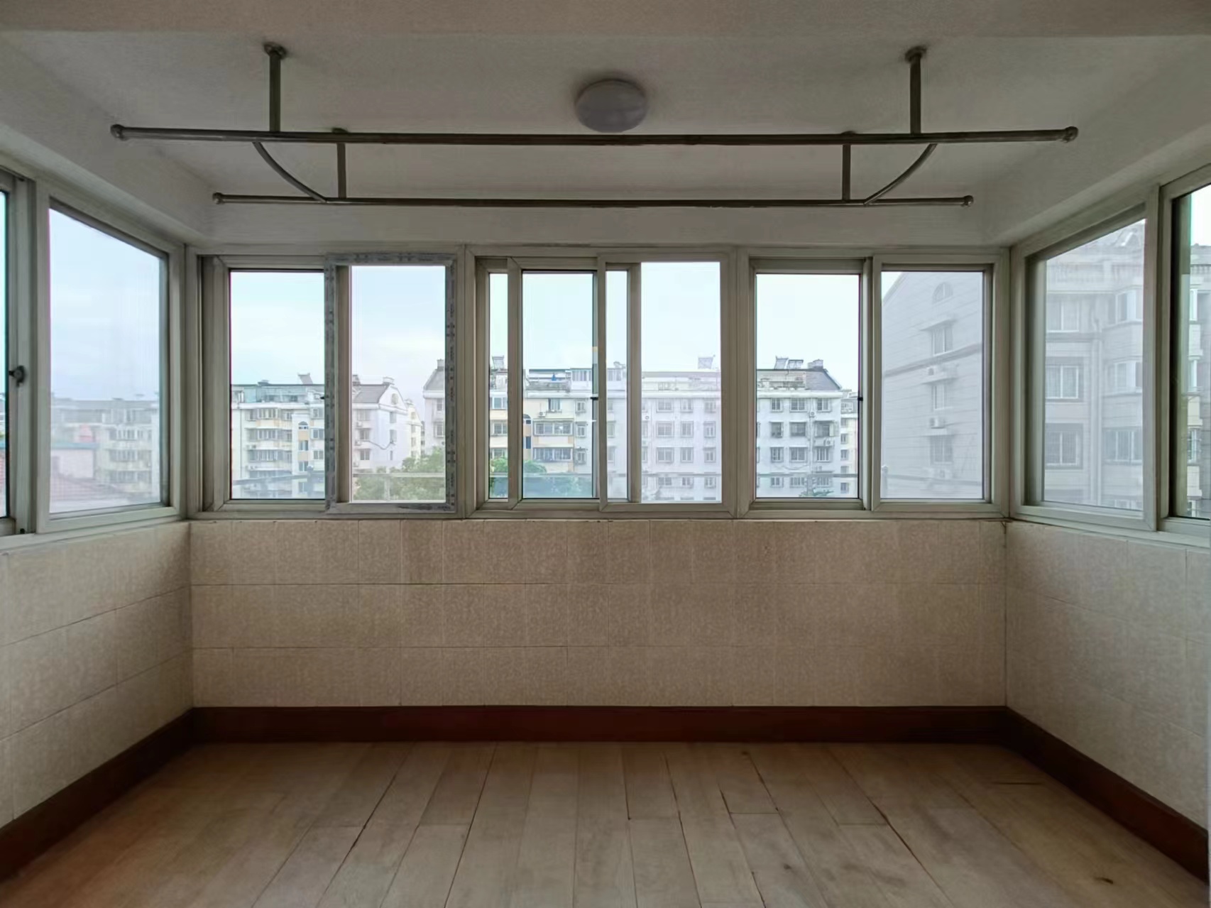 越江新村 4室2厅1卫 128m&sup2;