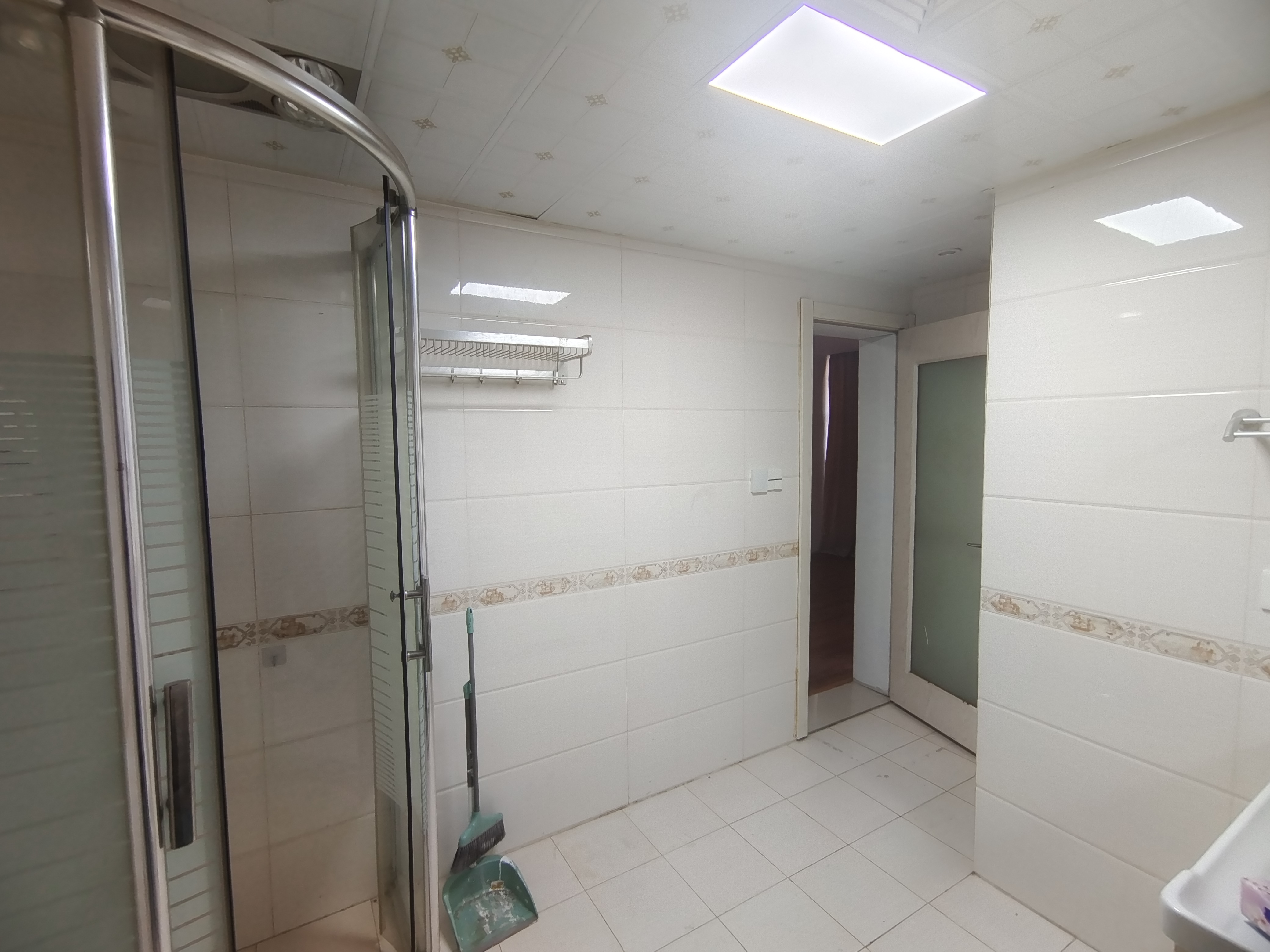 王府大厦 2室1厅1卫 83m&sup2;