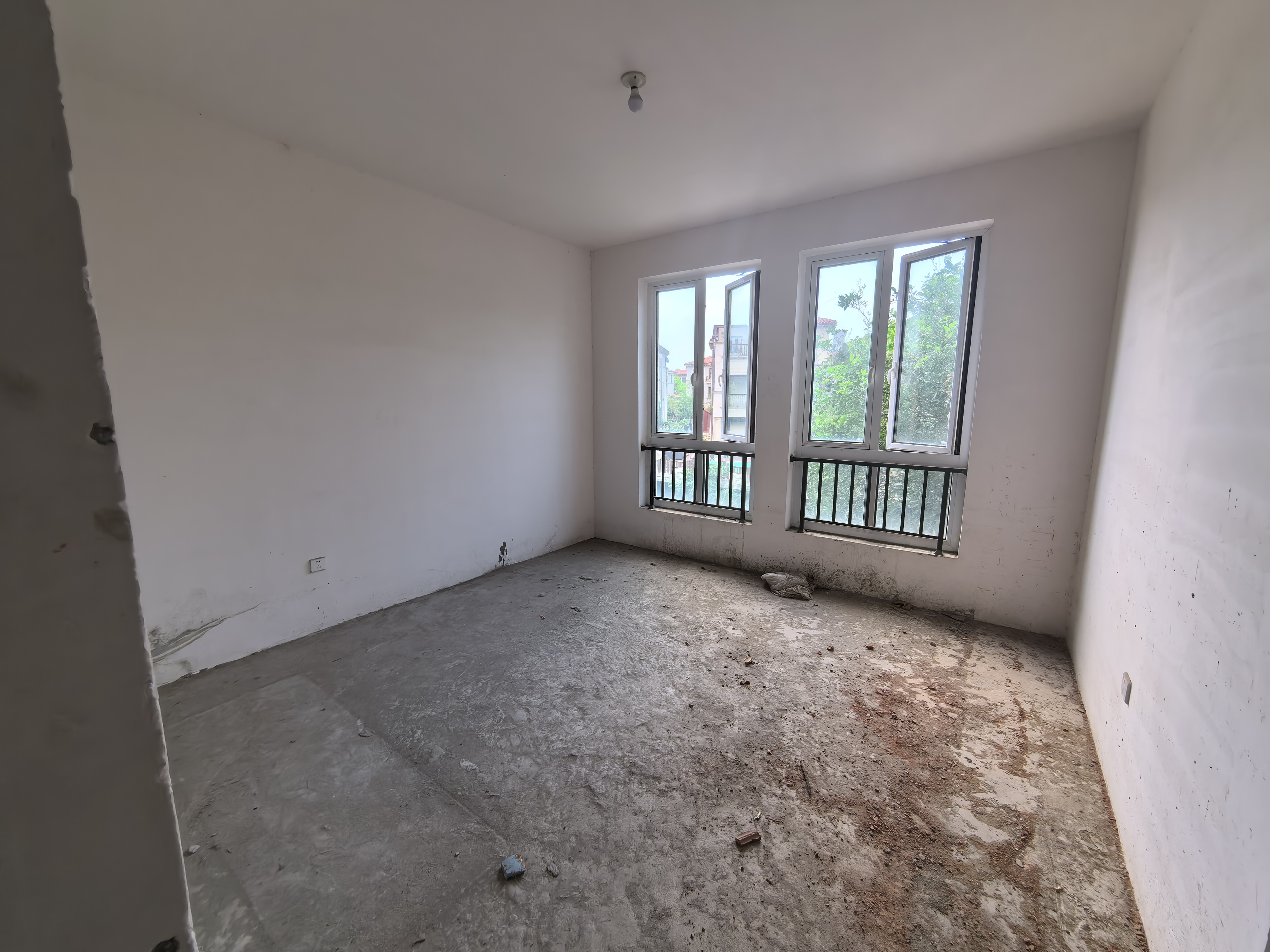 顺发御园 5室2厅3卫 260m&sup2;