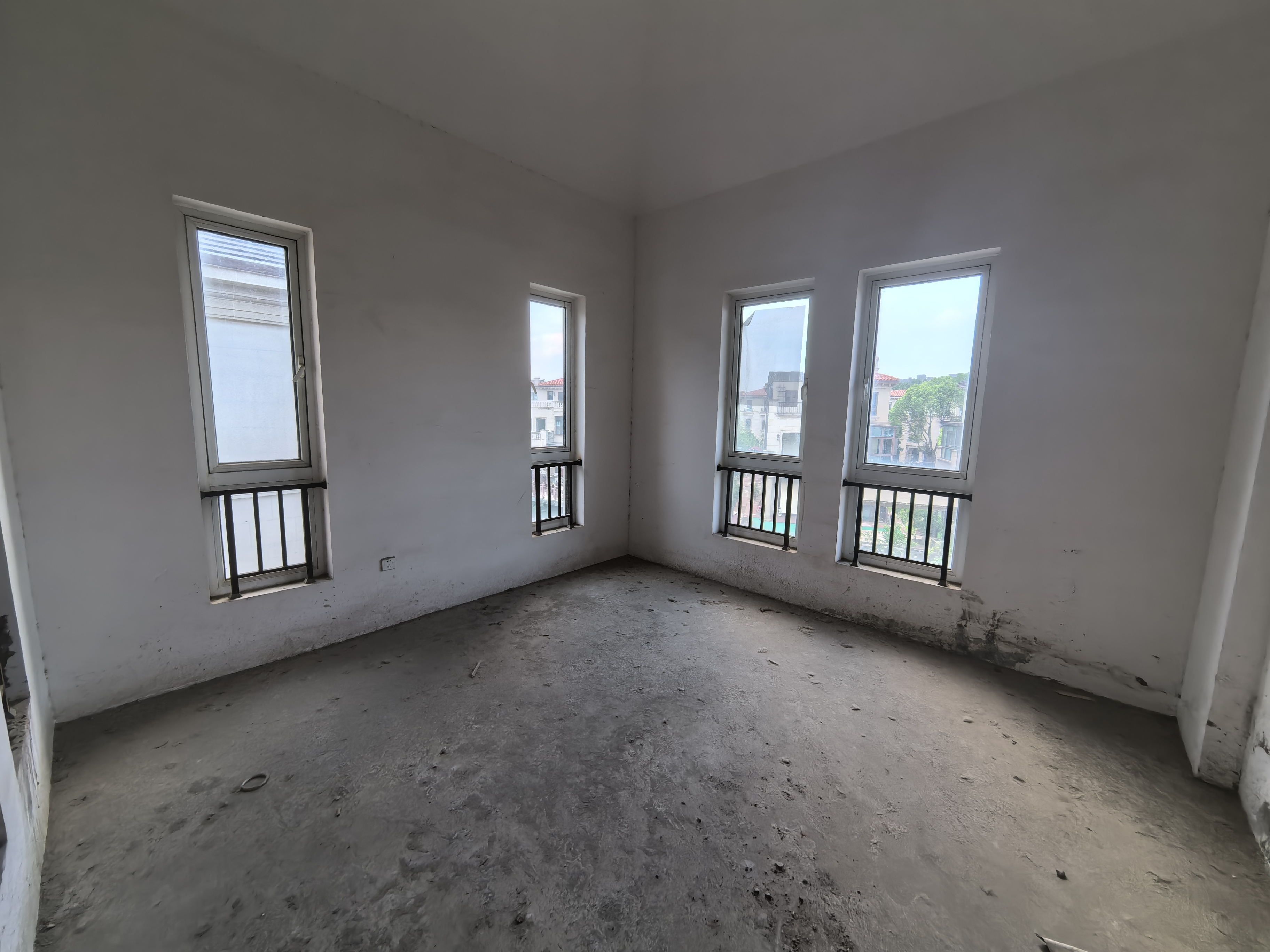 顺发御园 5室2厅3卫 260m&sup2;