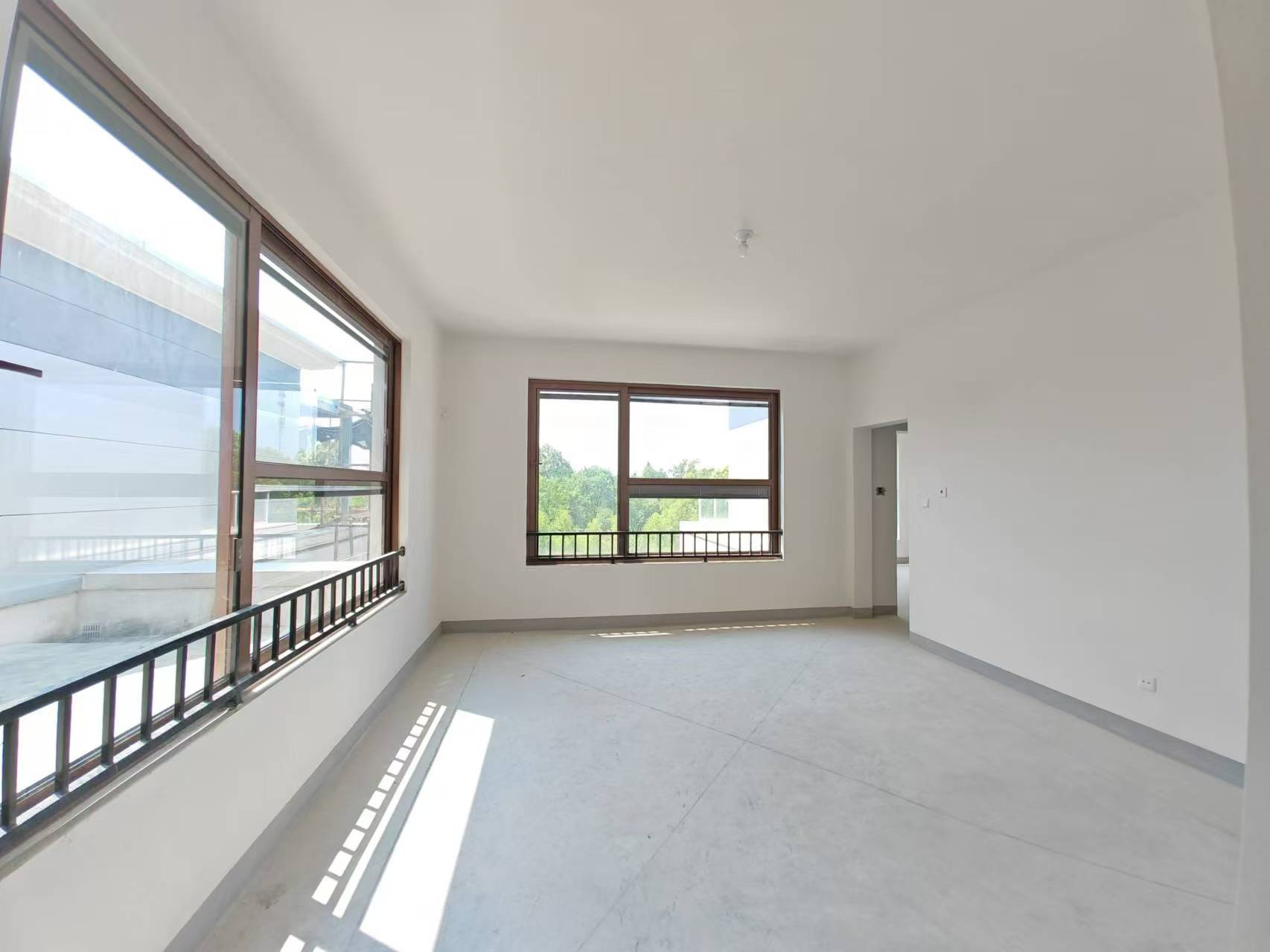 星湖泮 4室2厅3卫 425m&sup2;
