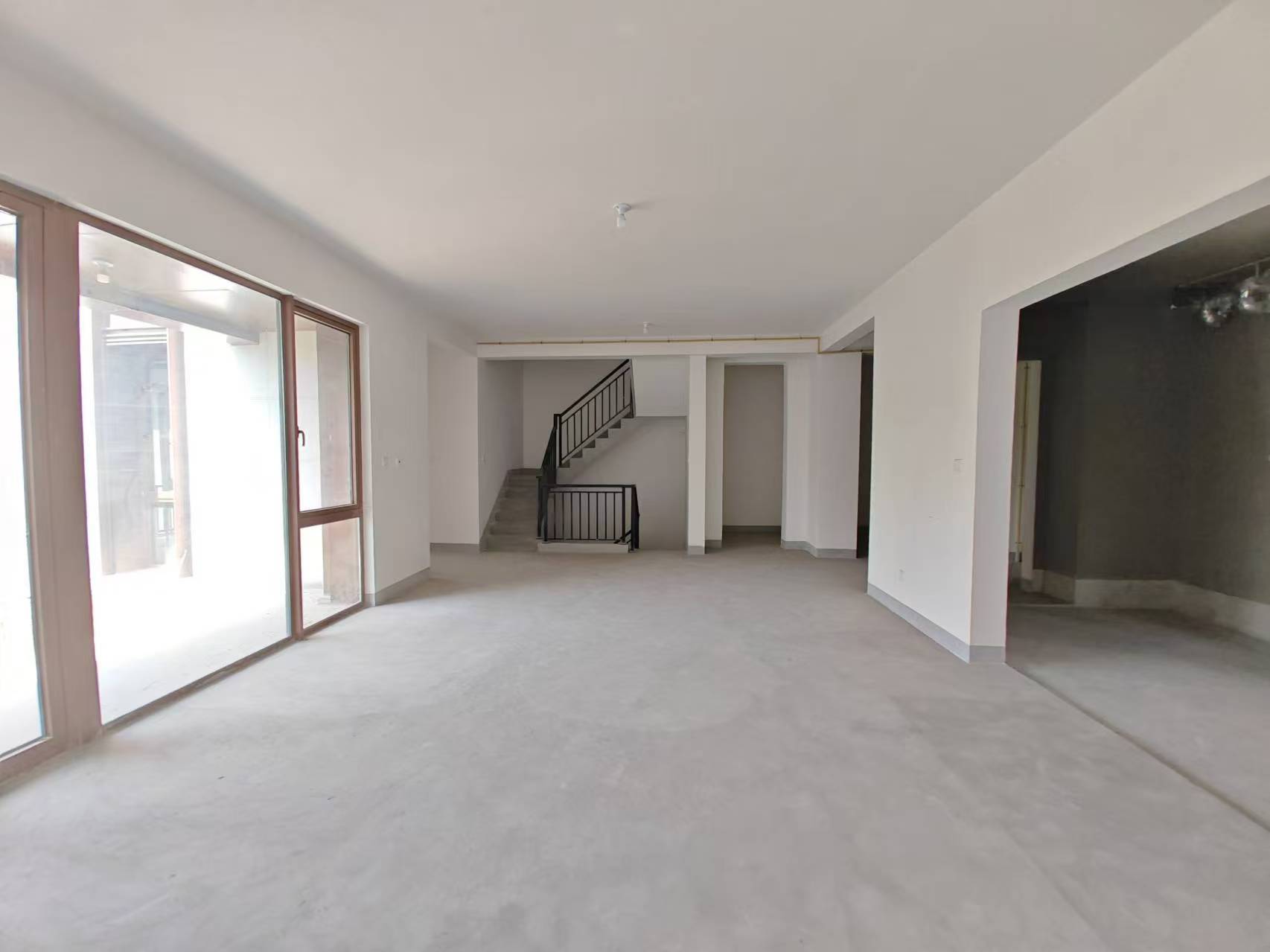 星湖泮 4室2厅3卫 425m&sup2;