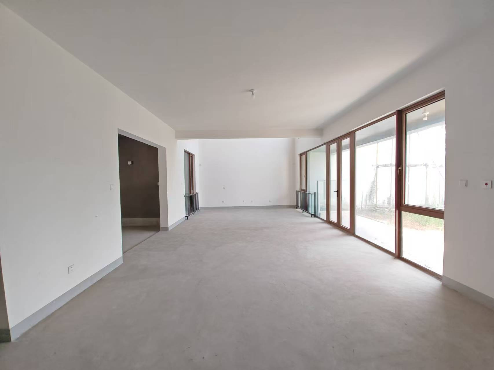 星湖泮 4室2厅3卫 425m&sup2;