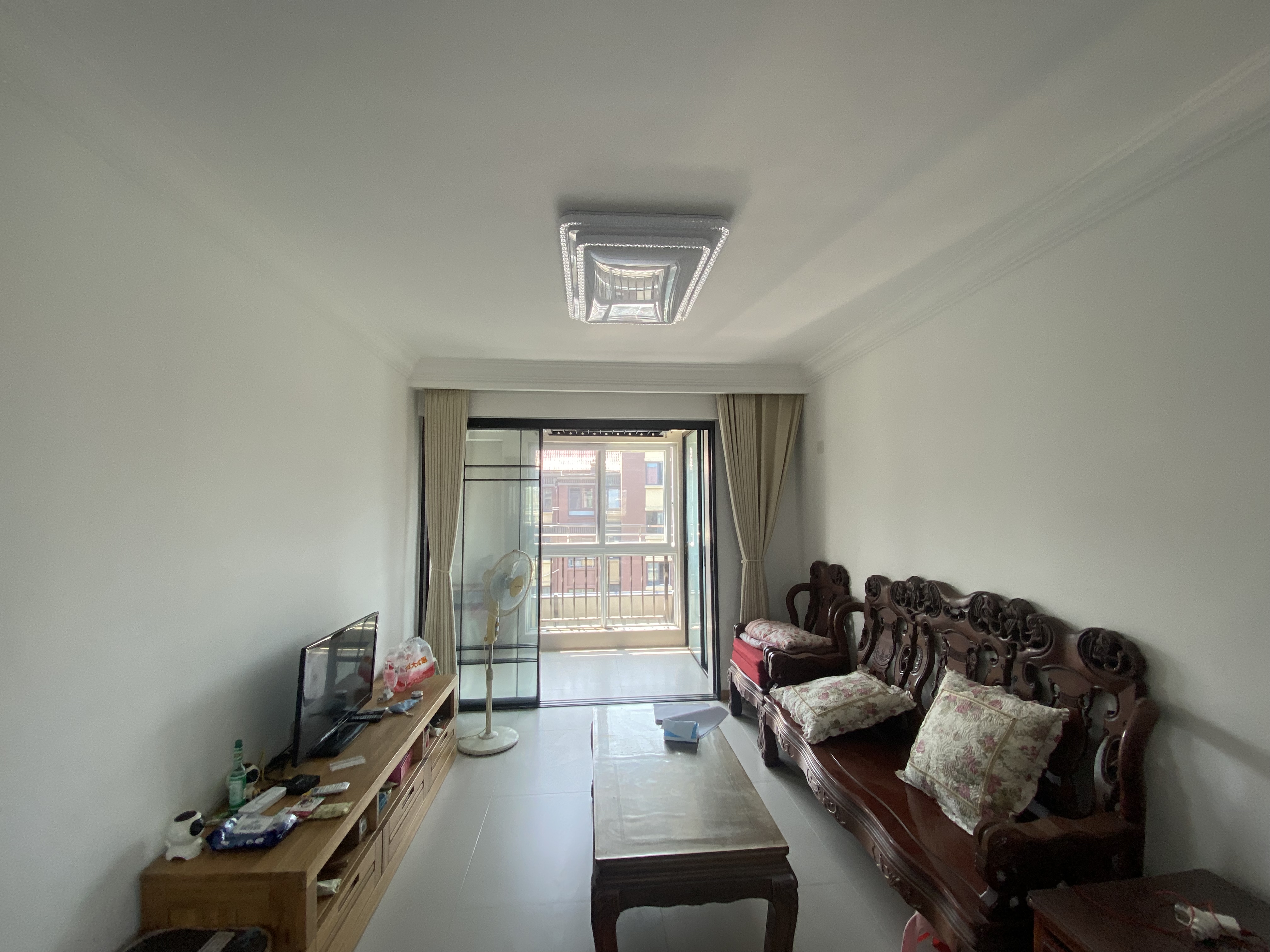 江畔花苑 3室2厅1卫 148.00m²