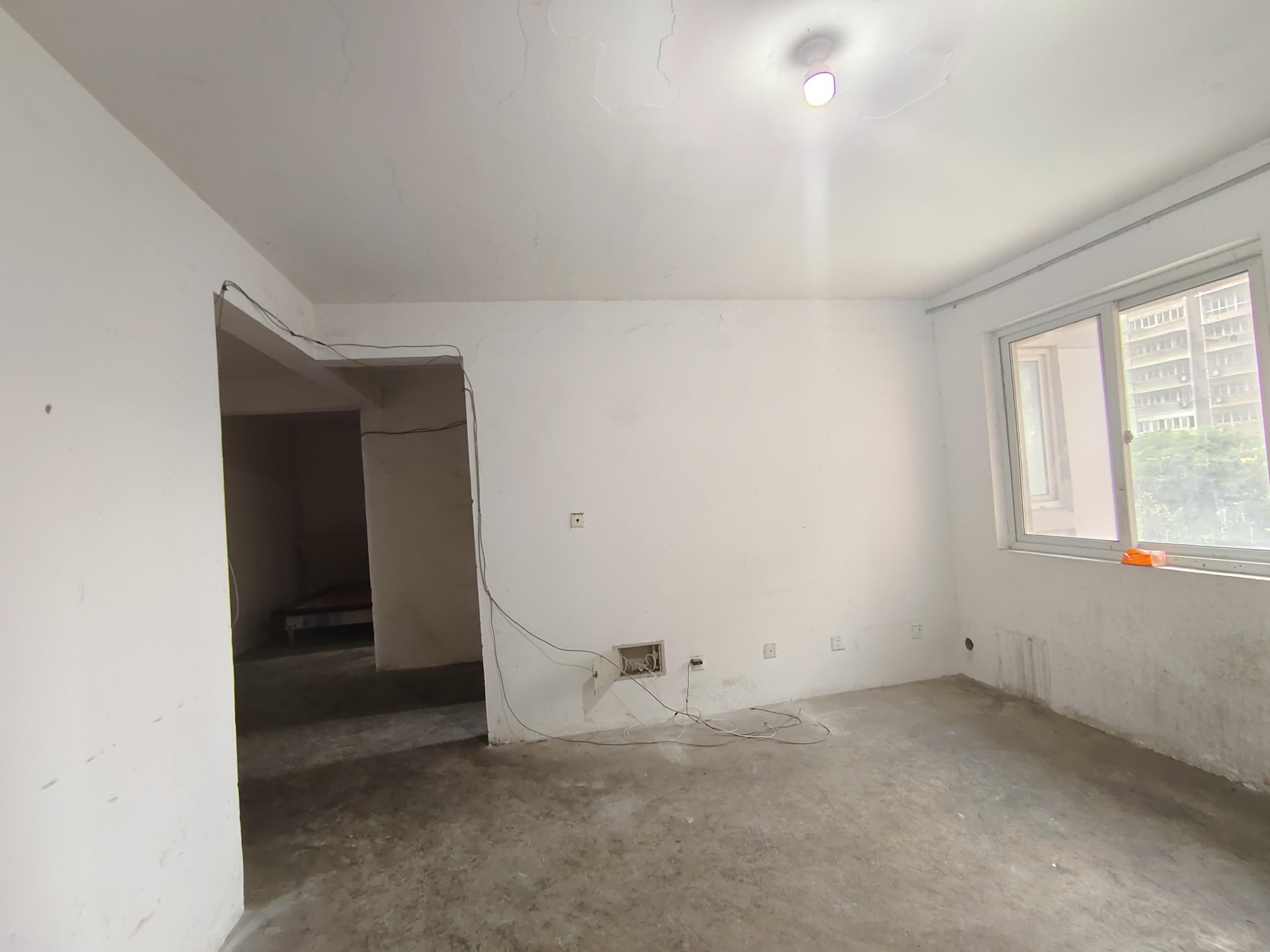 盛唐公寓 3室2厅1卫 129m&sup2;