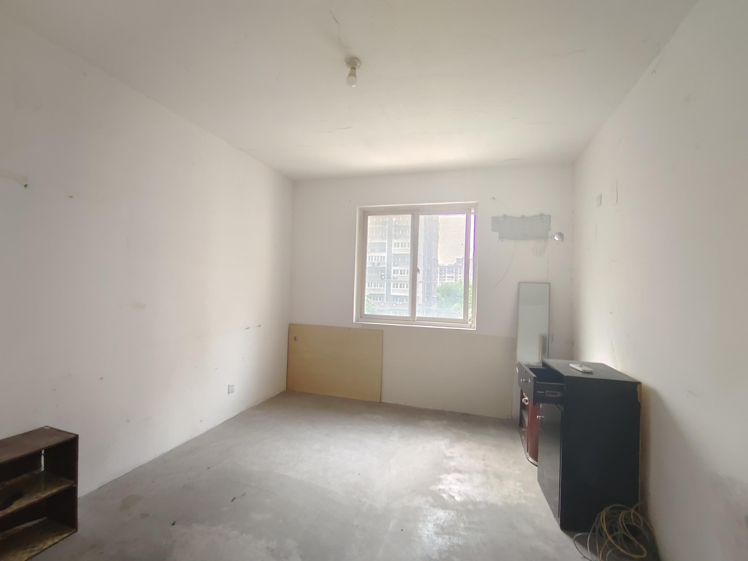 盛唐公寓 3室2厅1卫 129m&sup2;