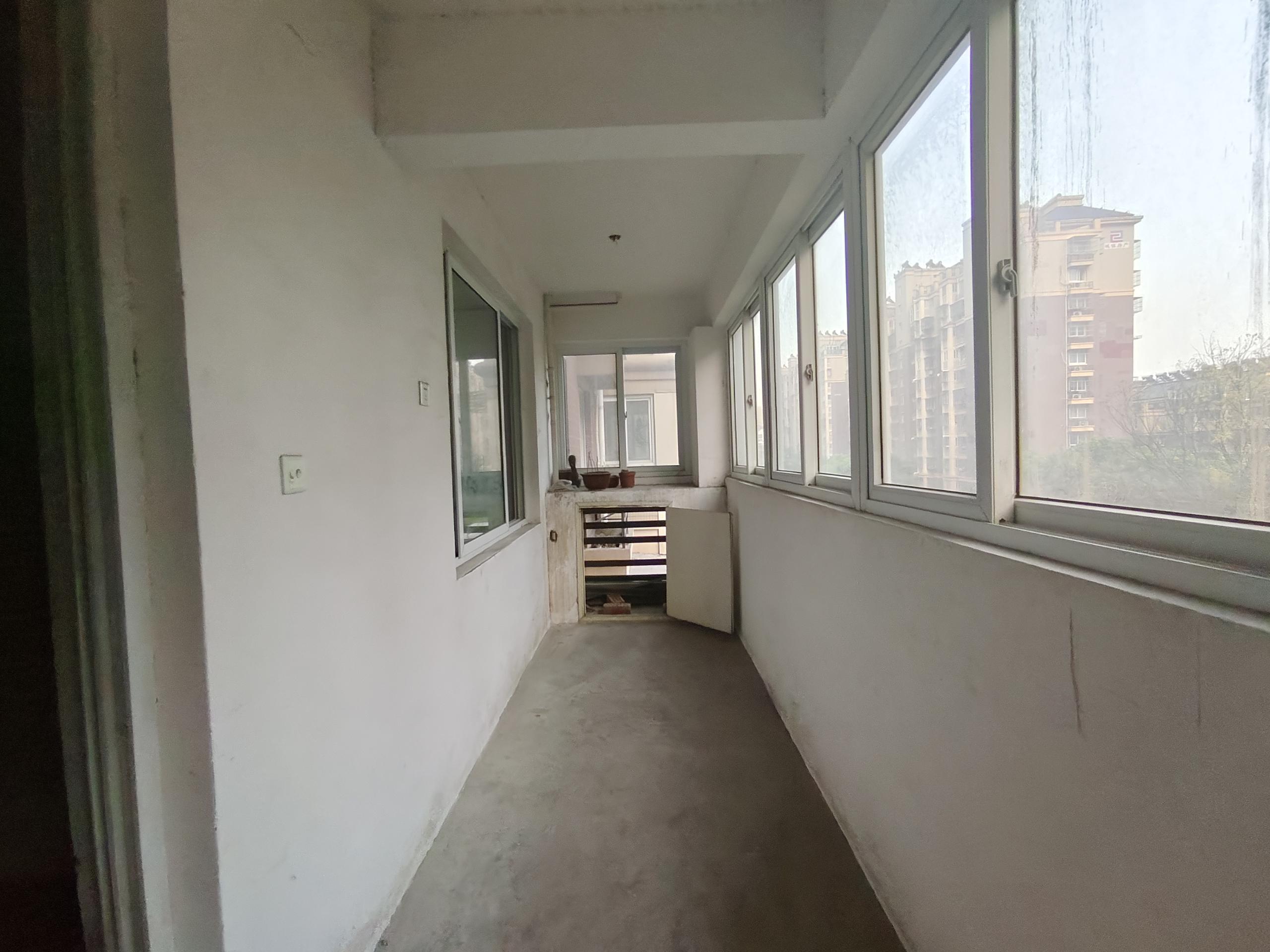 盛唐公寓 3室2厅1卫 129m&sup2;