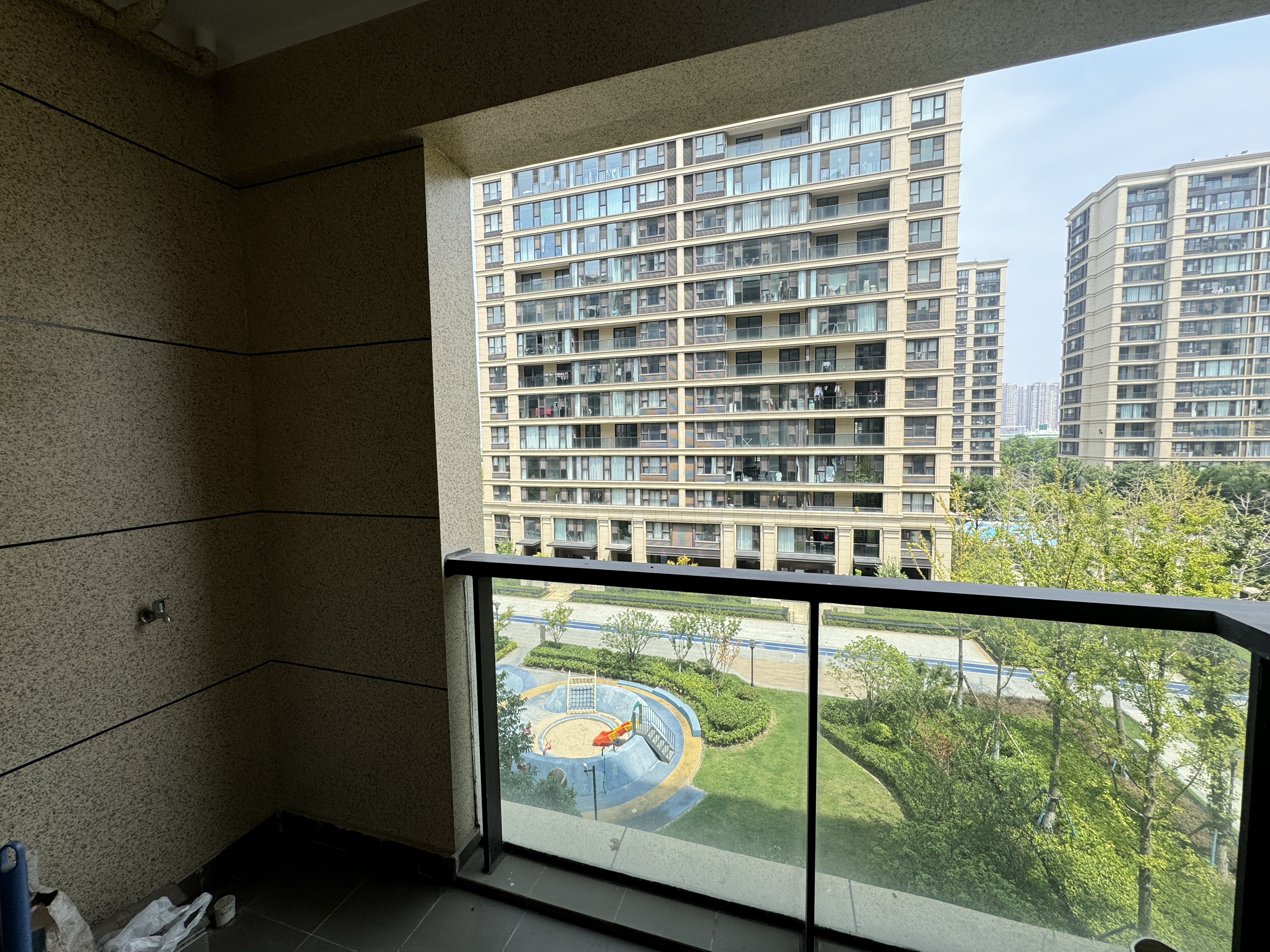 绿城沁园 4室2厅2卫 143m&sup2;