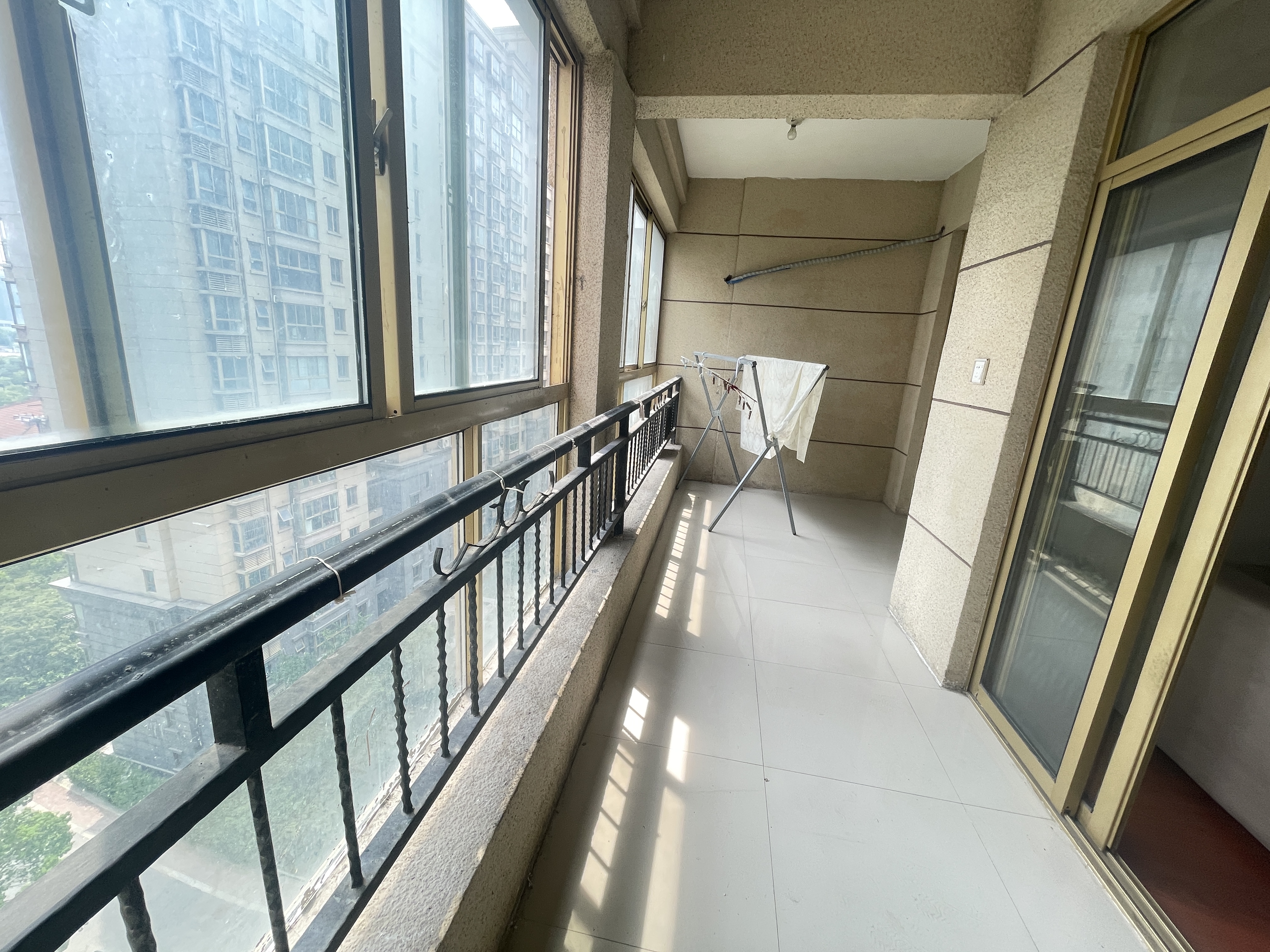 恒盛豪庭 3室2厅2卫 130m&sup2;
