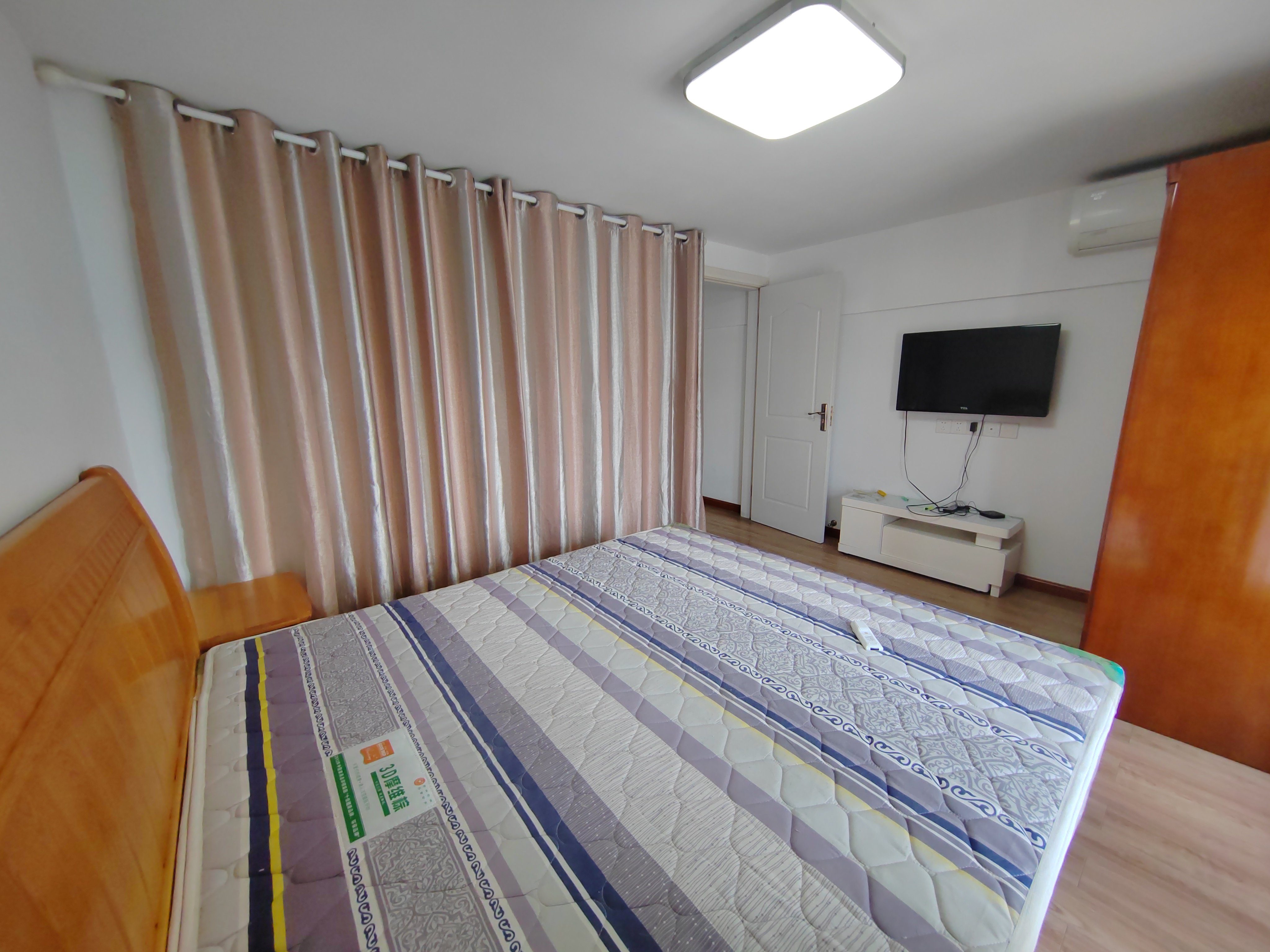 鸿运大厦 2室2厅2卫 141.00m²