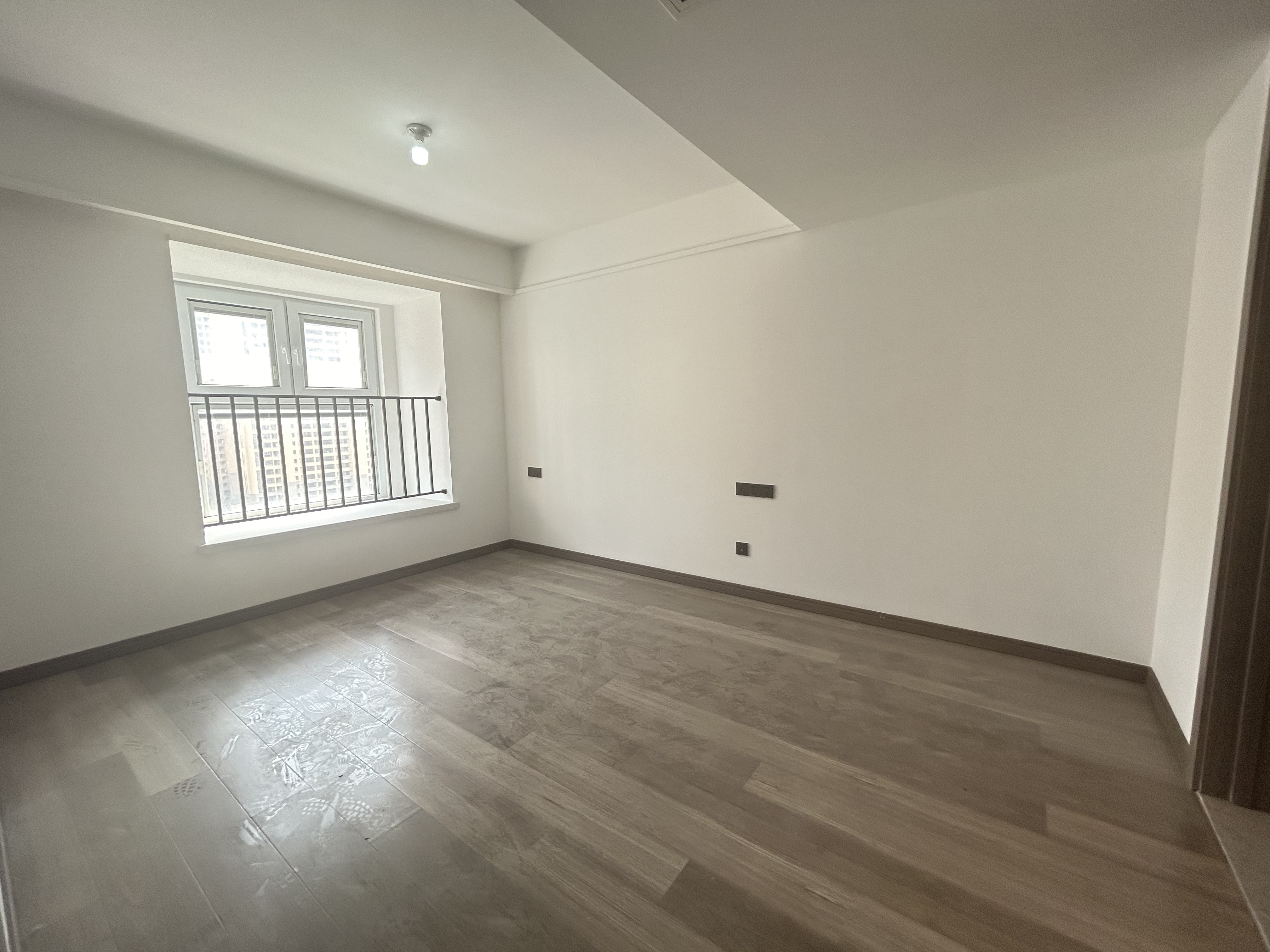世茂云锦(九龙庭广场) 3室2厅2卫 106m&sup2;