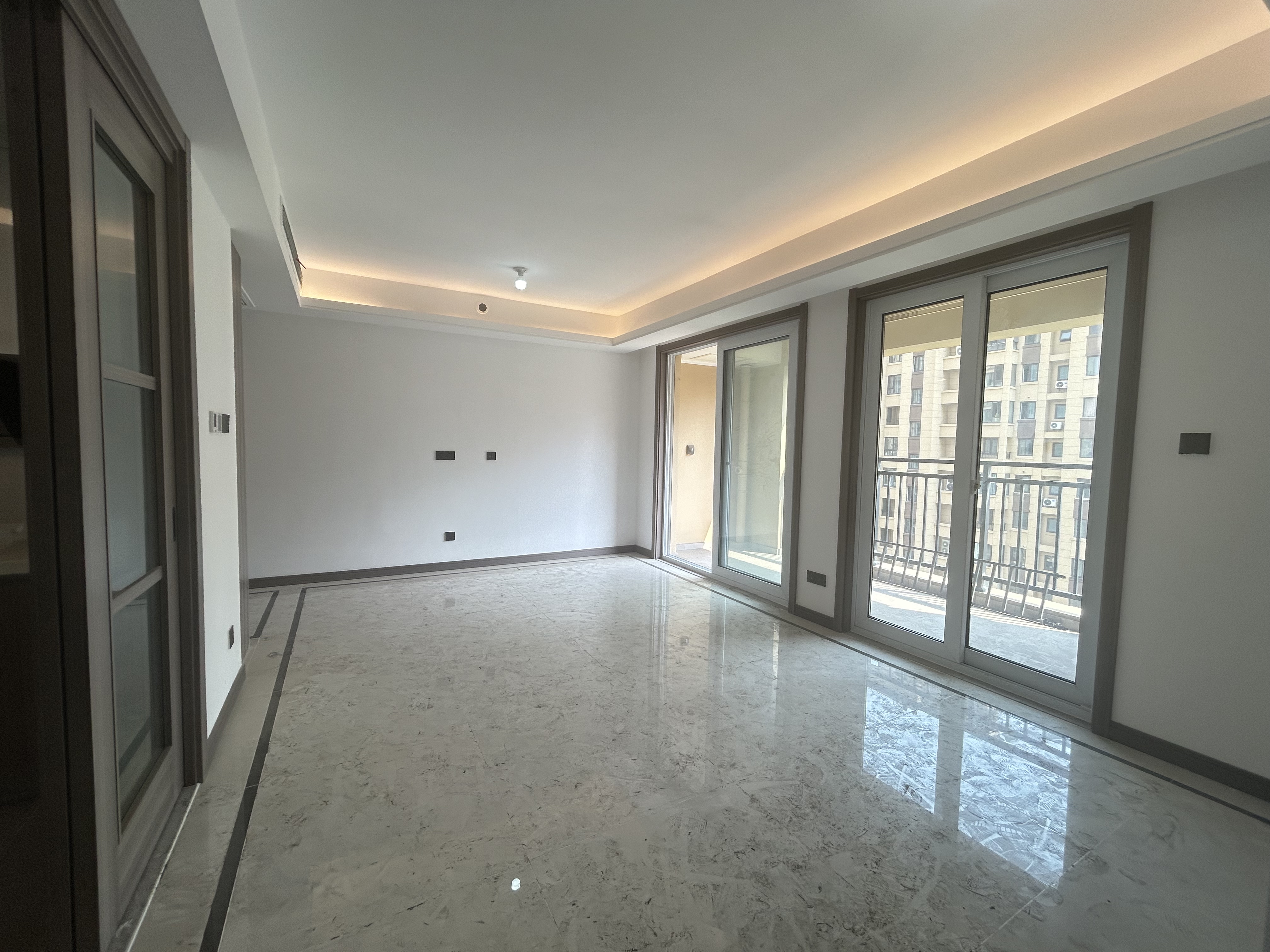 世茂云锦(九龙庭广场) 3室2厅2卫 106m&sup2;