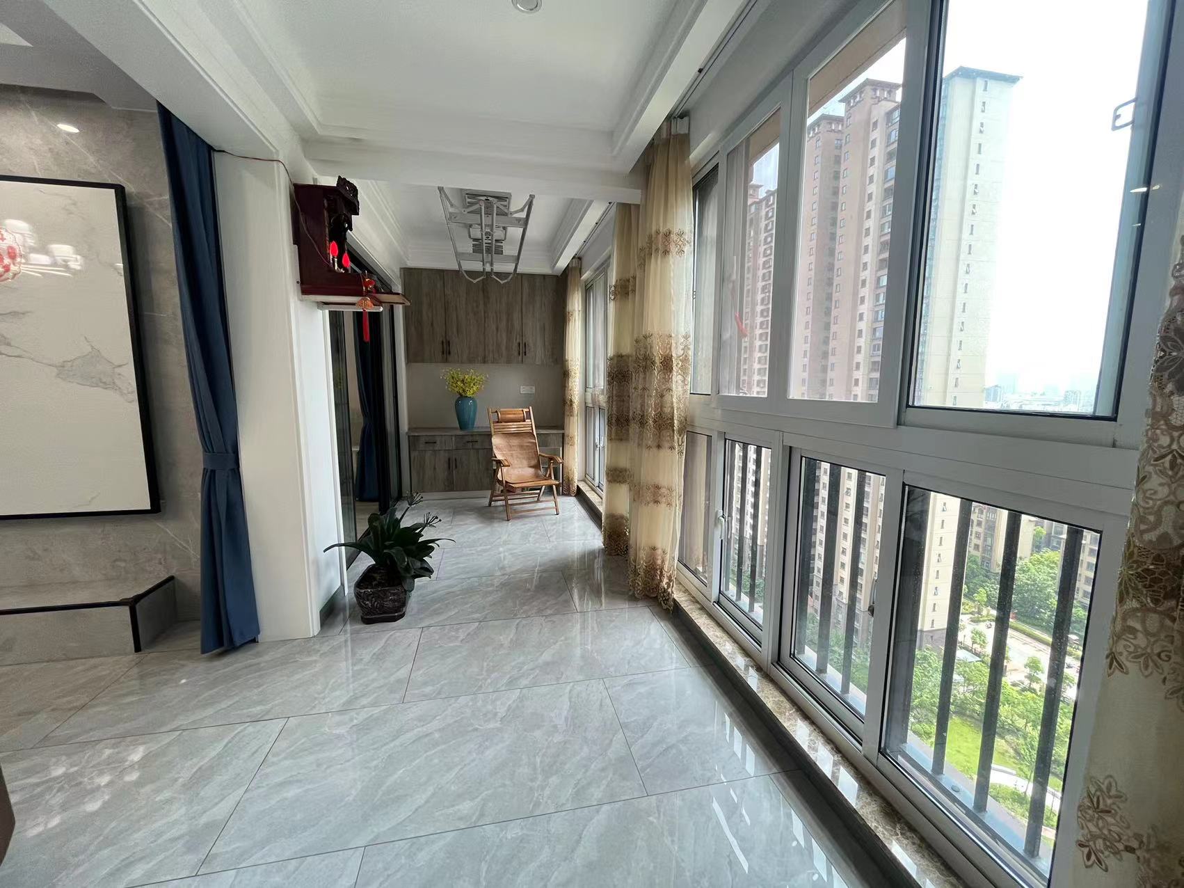 华强城 3室2厅2卫 129m&sup2;