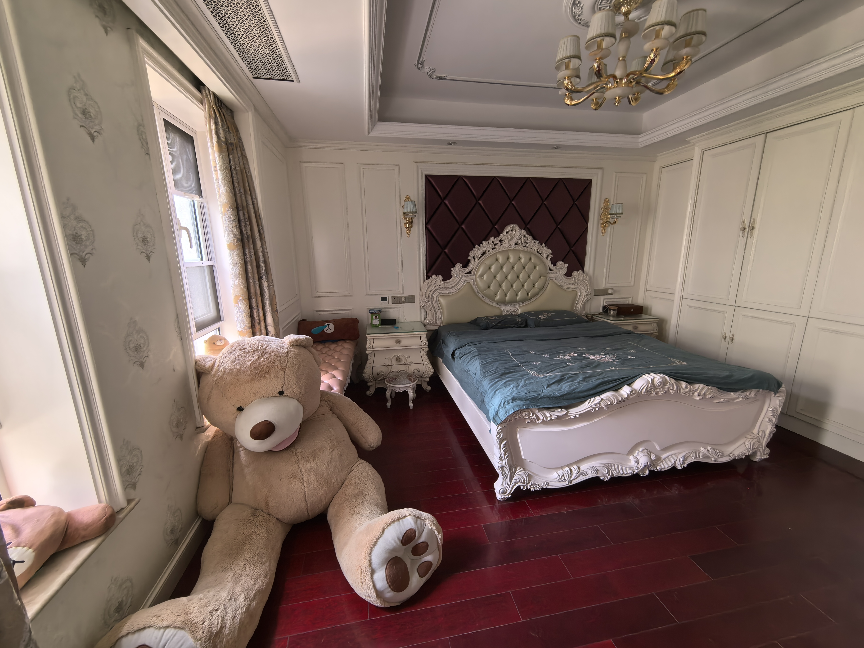 顺发御园 4室2厅3卫 310.00m²
