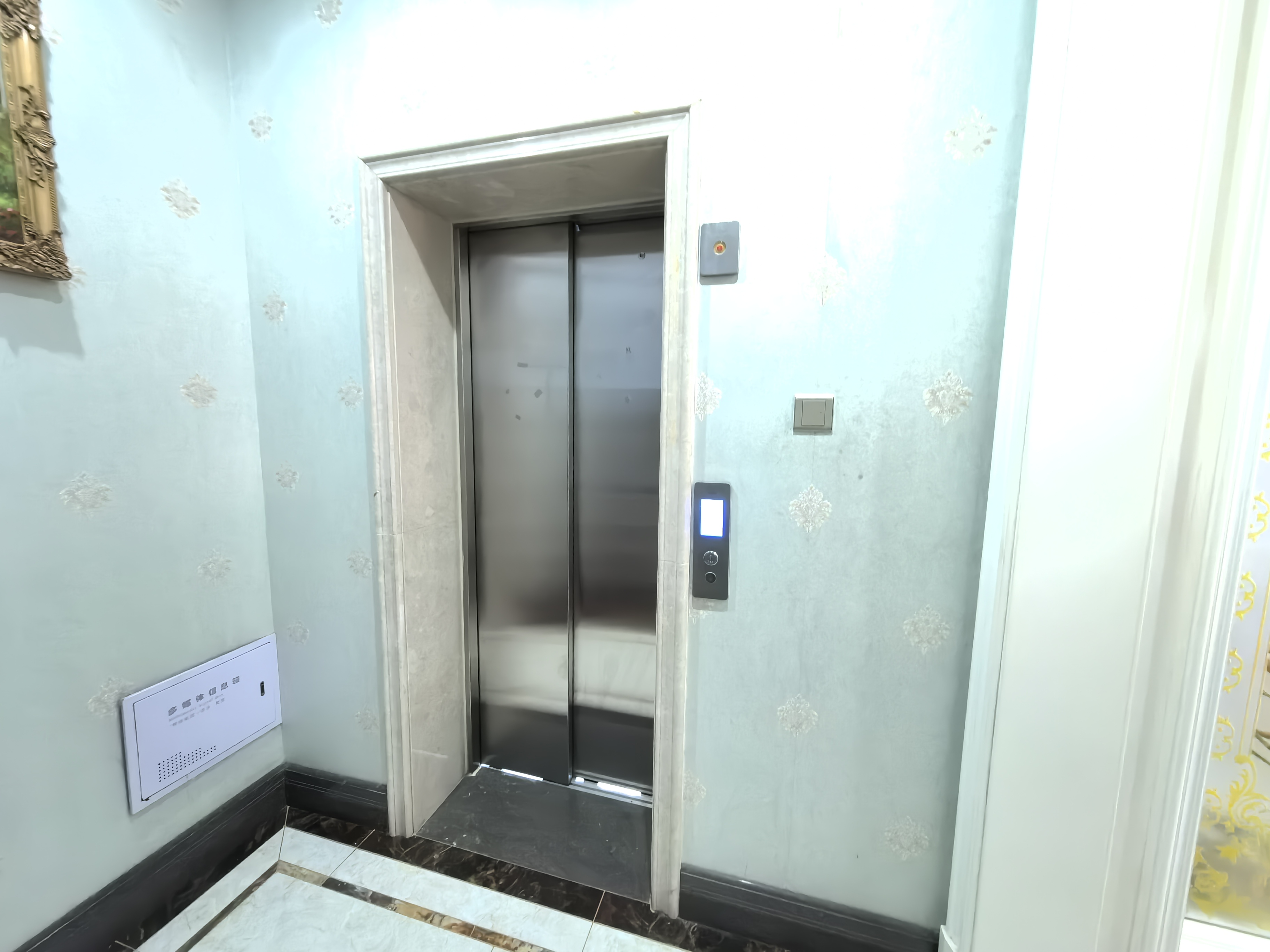 顺发御园 5室2厅4卫 310m²