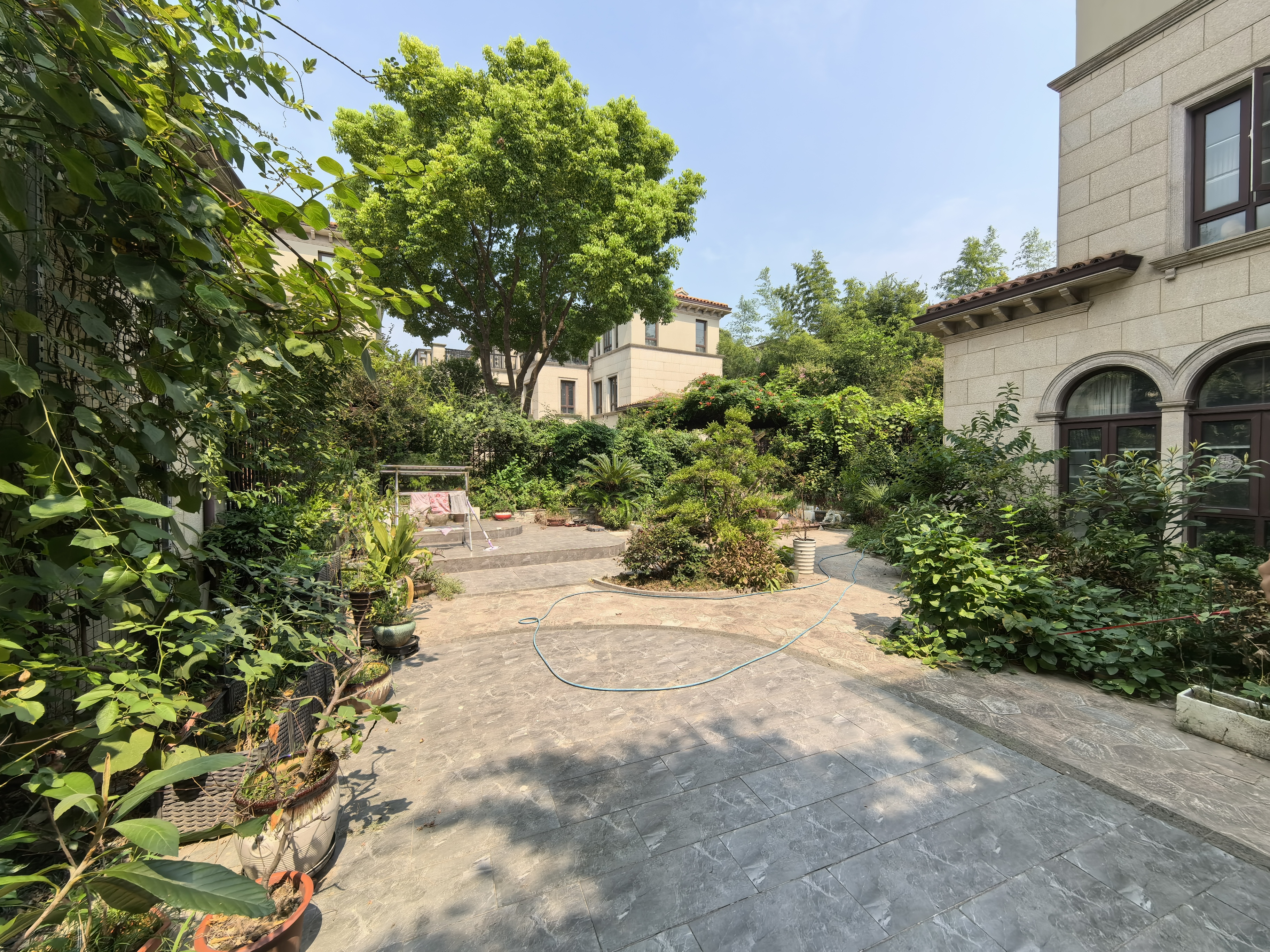 顺发御园 4室2厅3卫 310.00m²