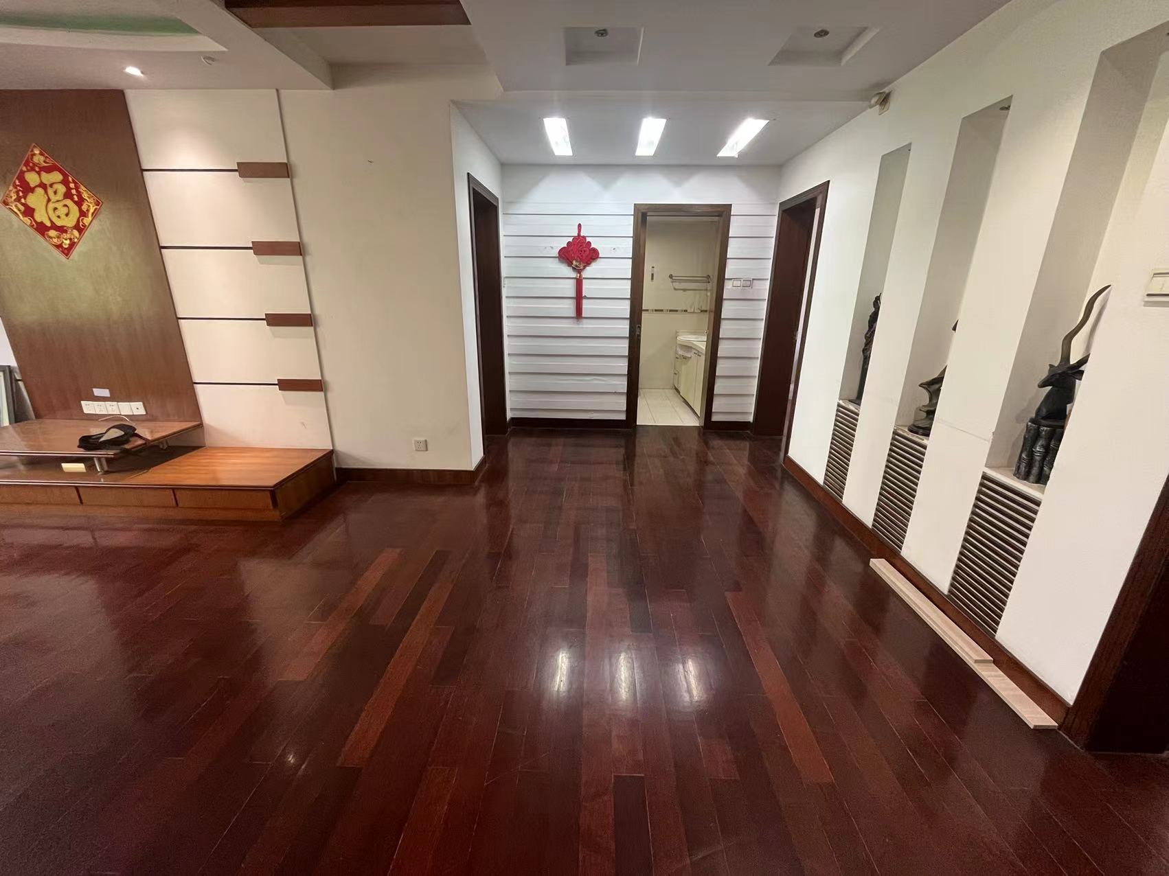 丽茵嘉园 3室2厅2卫 136m&sup2;