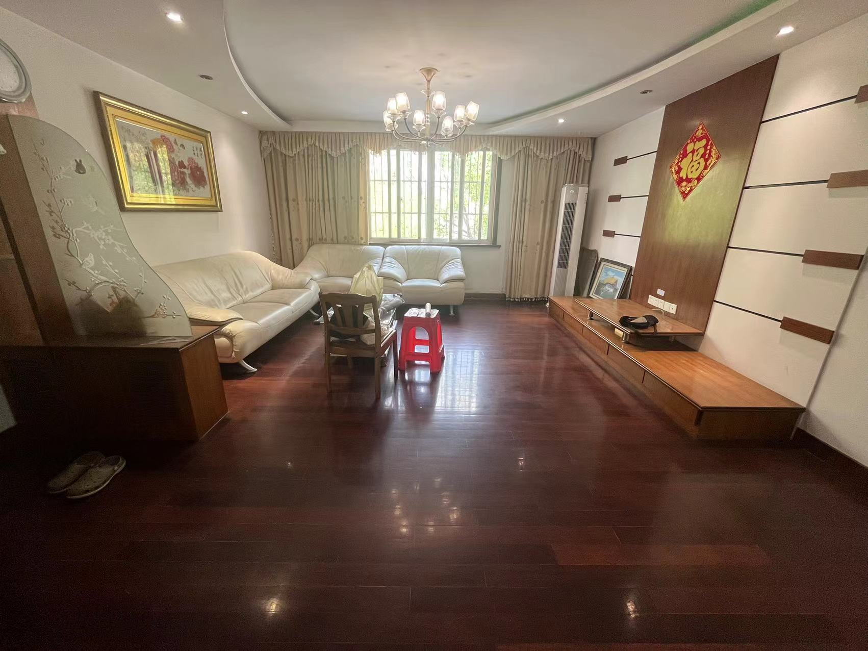 丽茵嘉园 3室2厅2卫 136m&sup2;