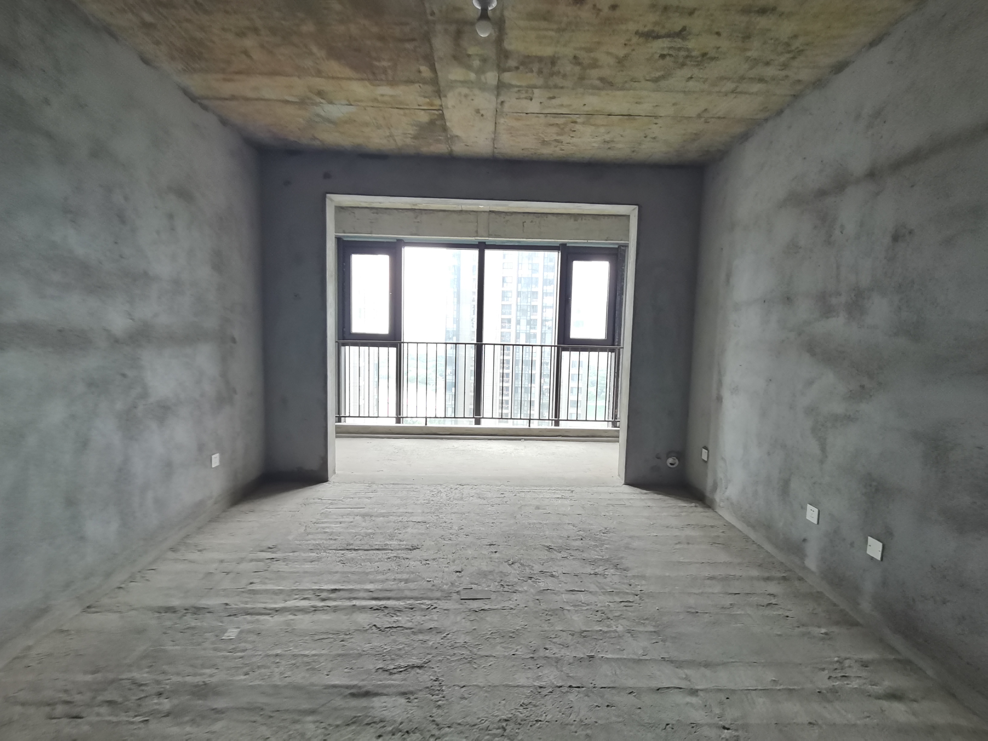 南山湖一号 4室2厅2卫 142m²