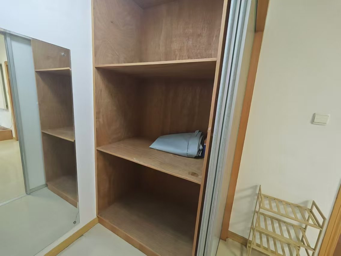 城山花园 2室1厅1卫 77m&sup2;