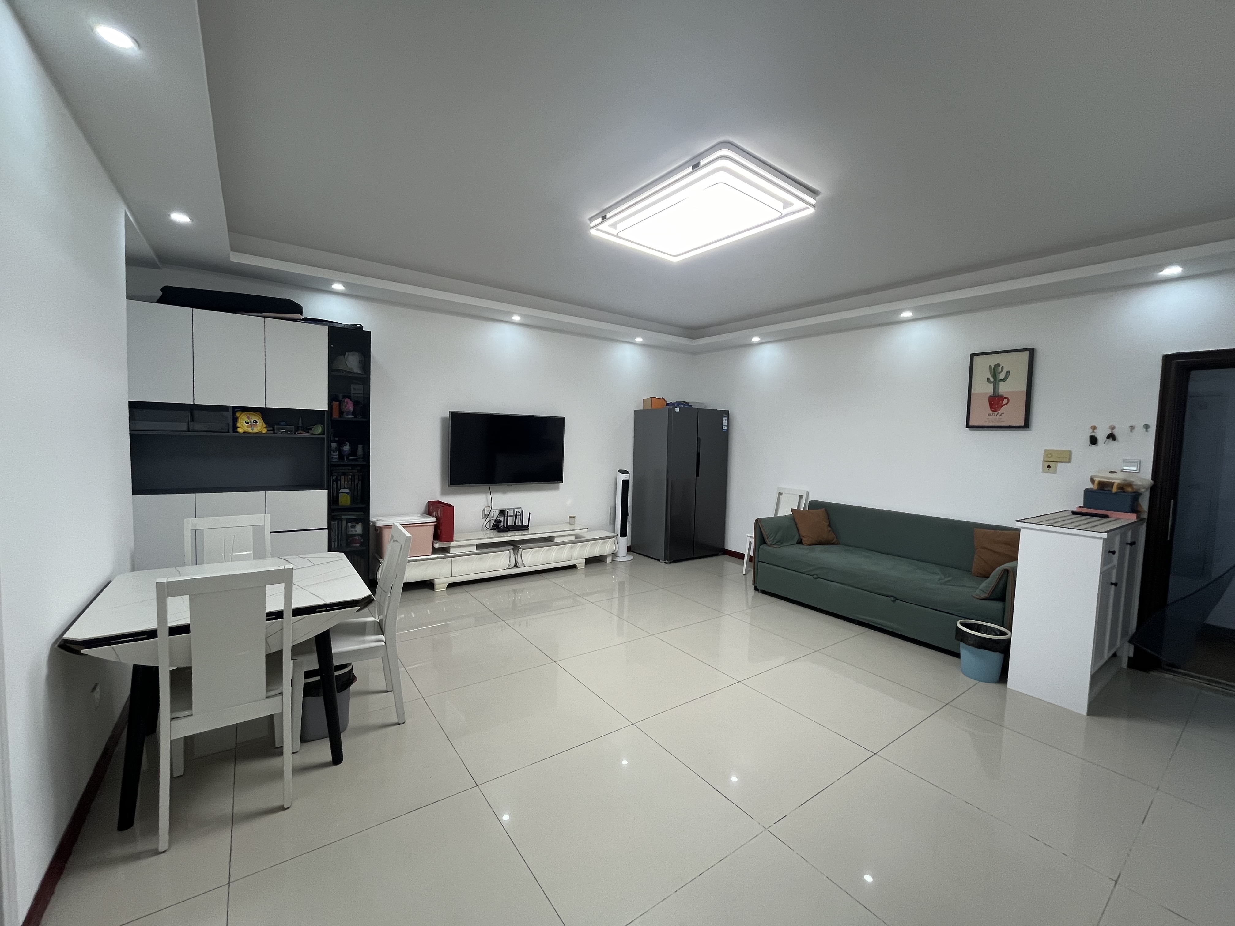 天霞苑 2室2厅1卫 75m&sup2;