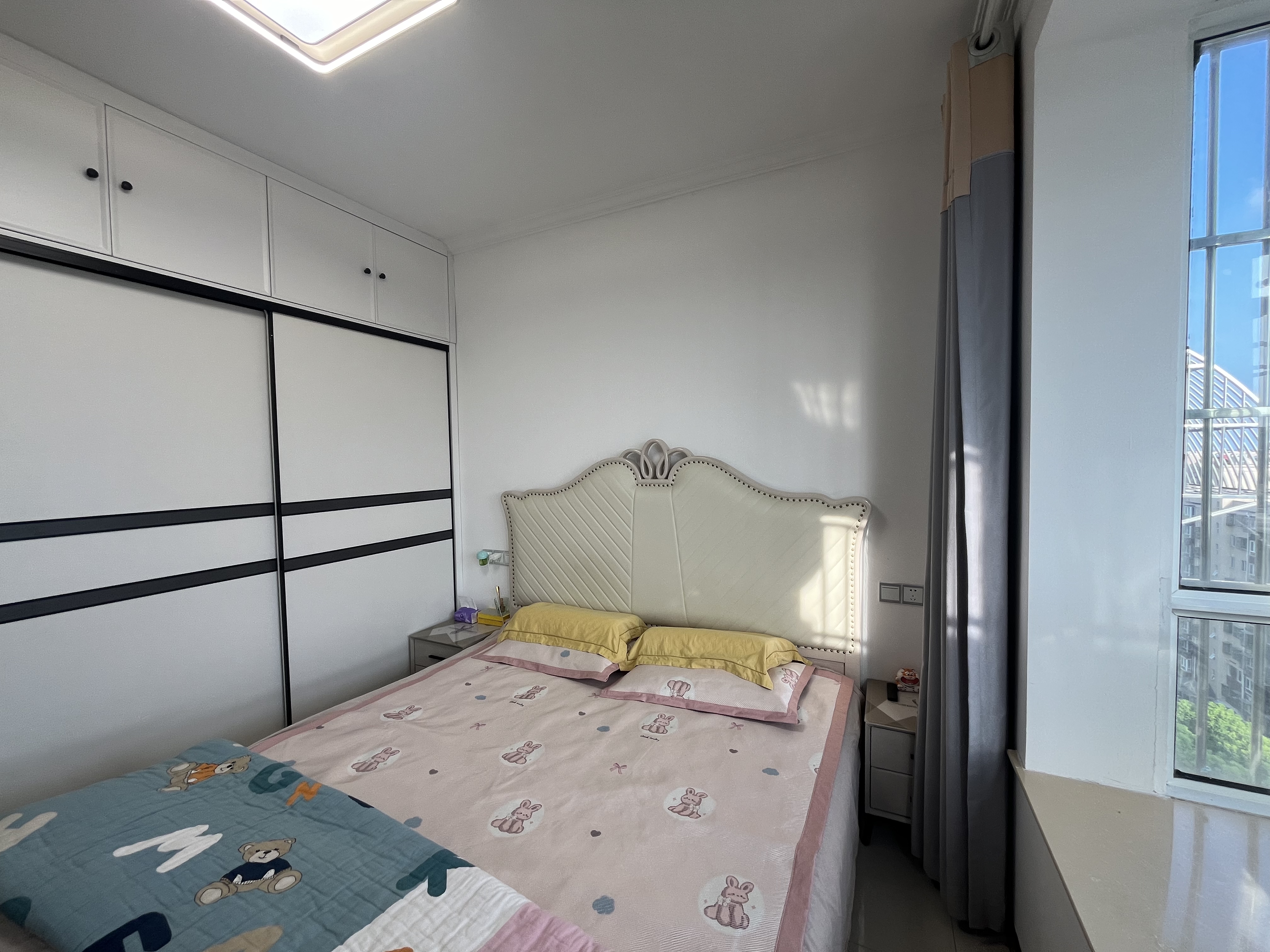 天霞苑 2室2厅1卫 75m&sup2;