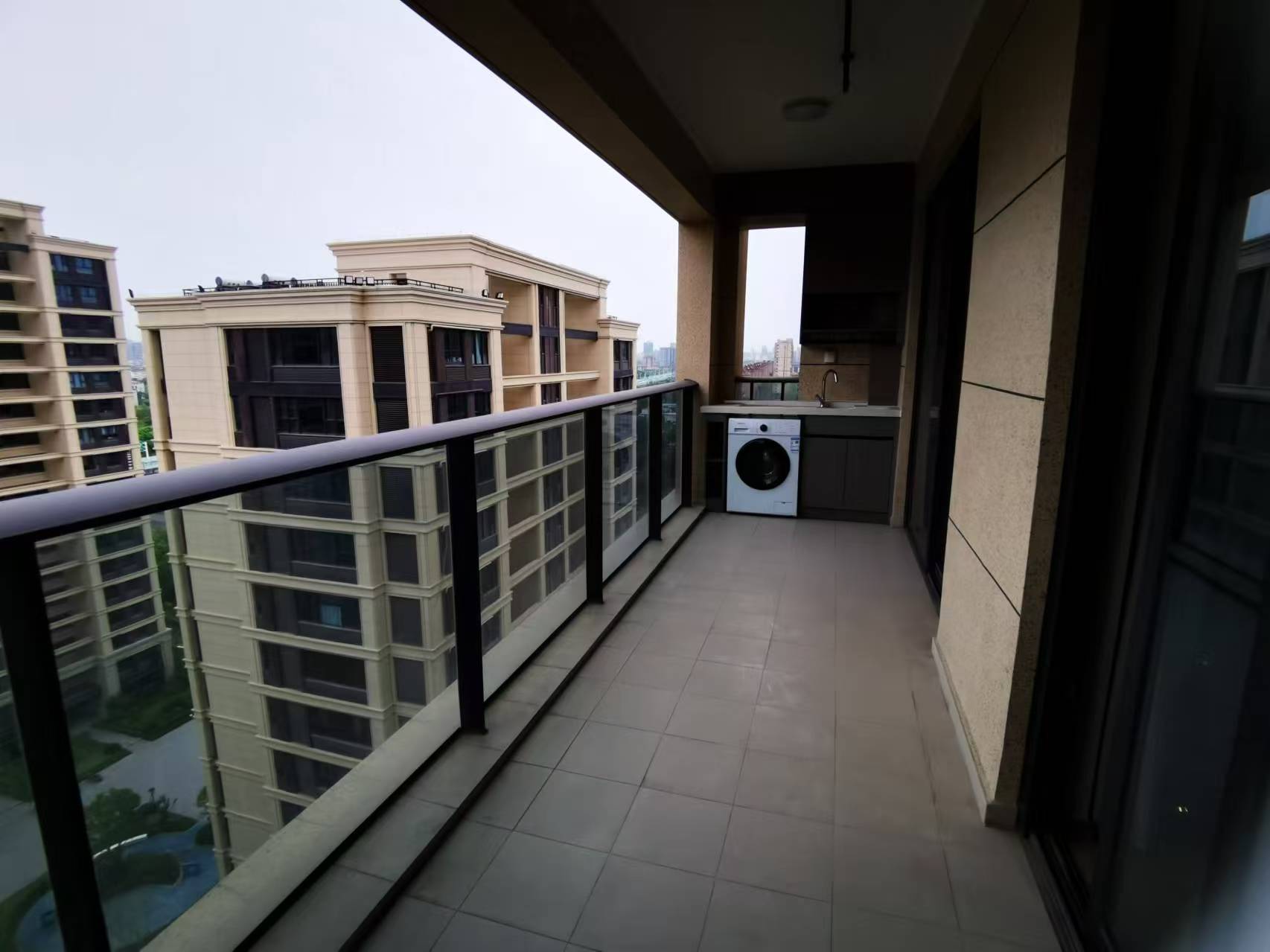 绿城&middot;诚园 4室2厅2卫 158m&sup2;