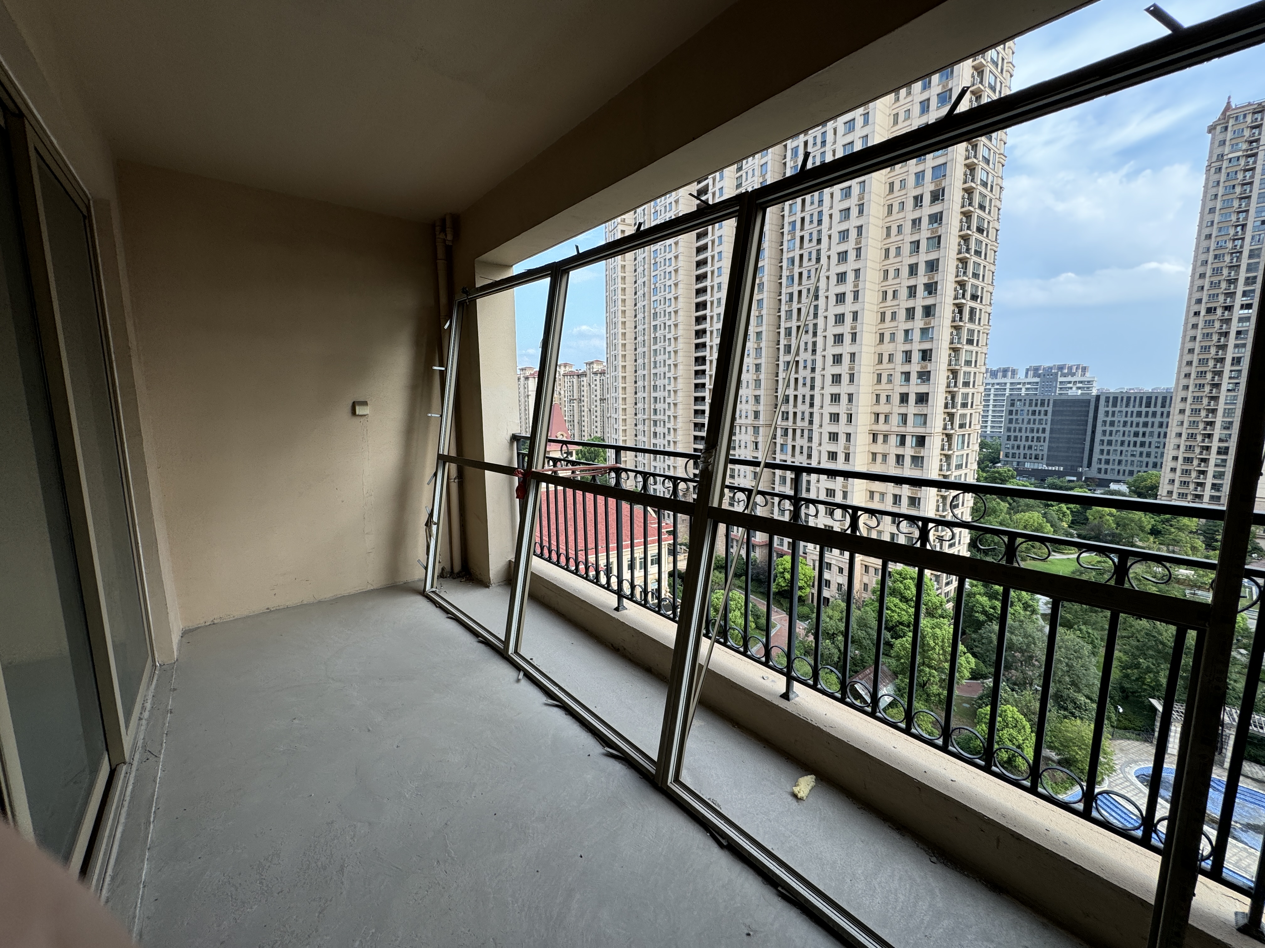 中南世纪花城三期 4室2厅5卫 330.00m&sup2;