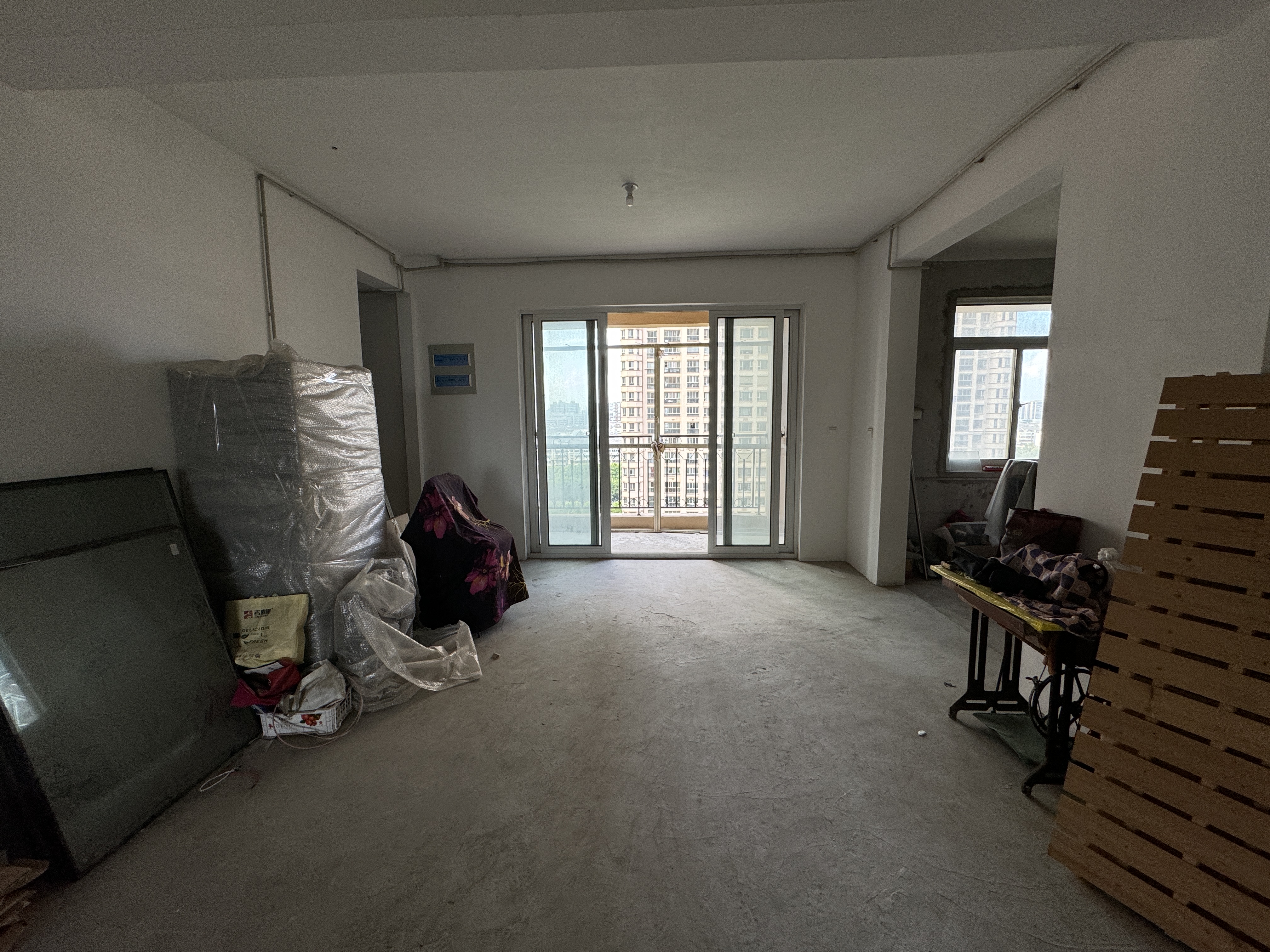 中南世纪花城三期 4室2厅5卫 330.00m²