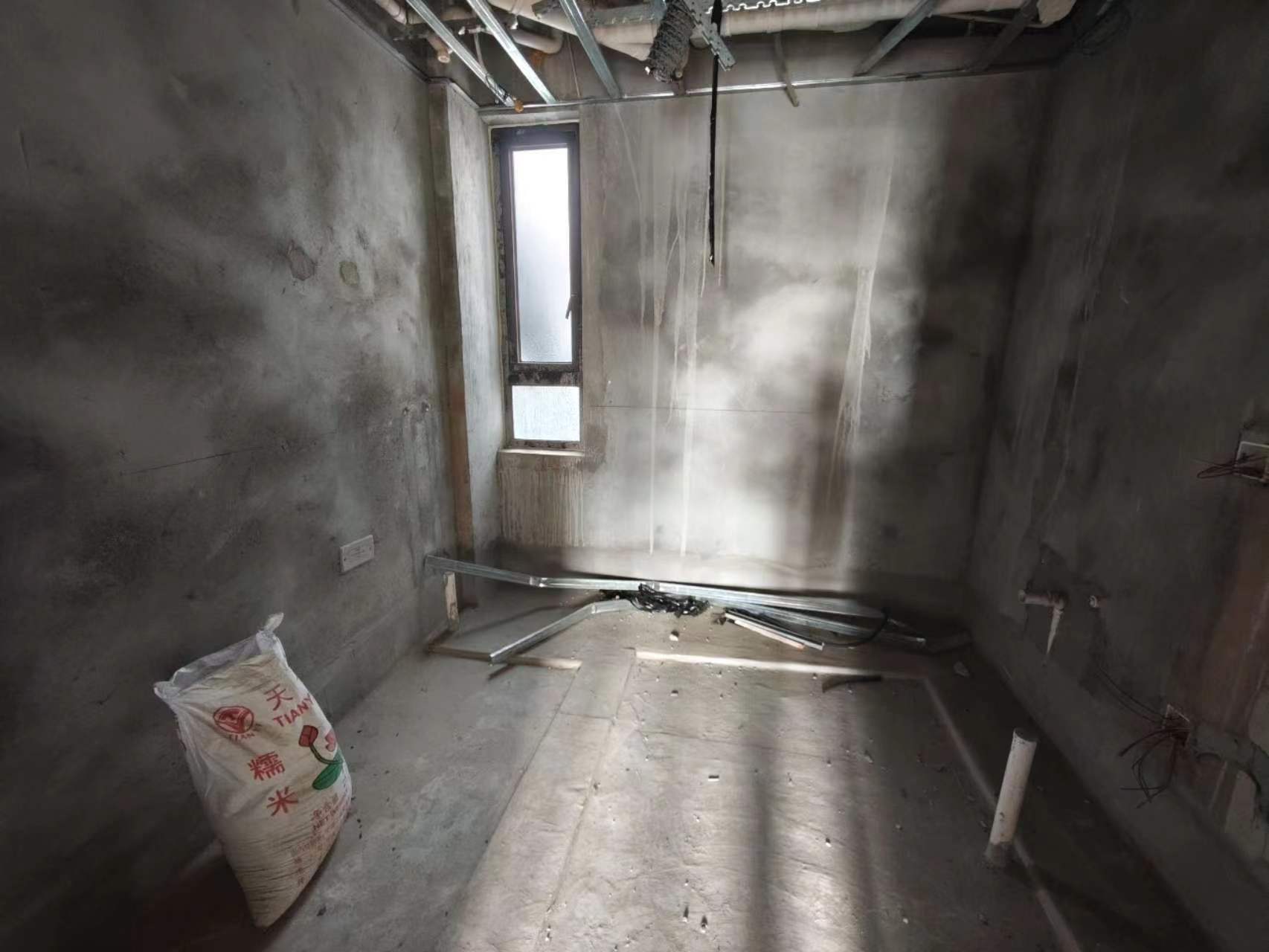 山水壹号 4室2厅3卫 240.93m²