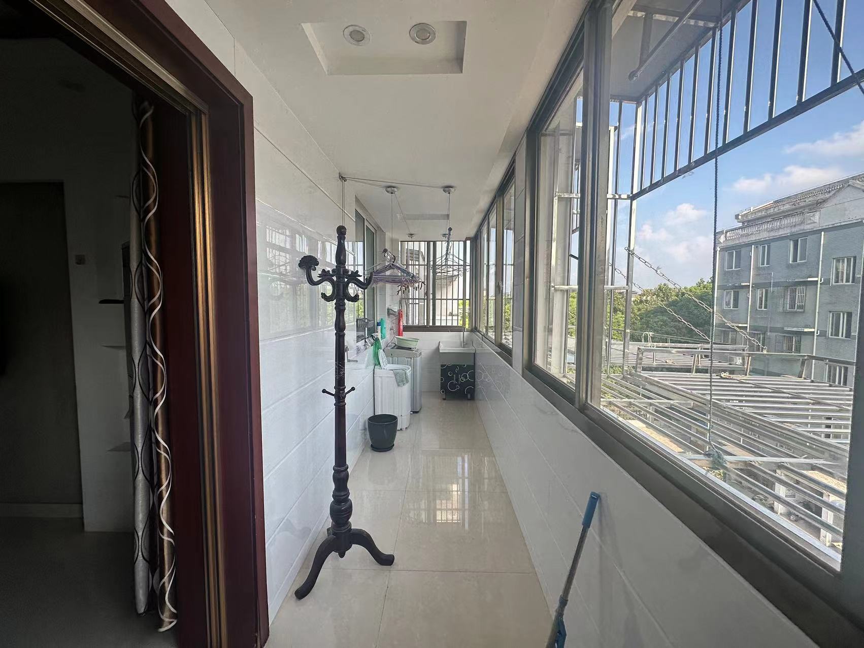 盆架桥花苑 3室2厅1卫 130m&sup2;