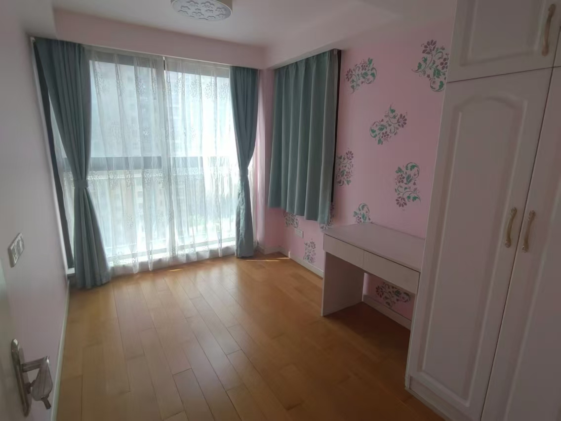 华强城 3室2厅1卫 89m&sup2;
