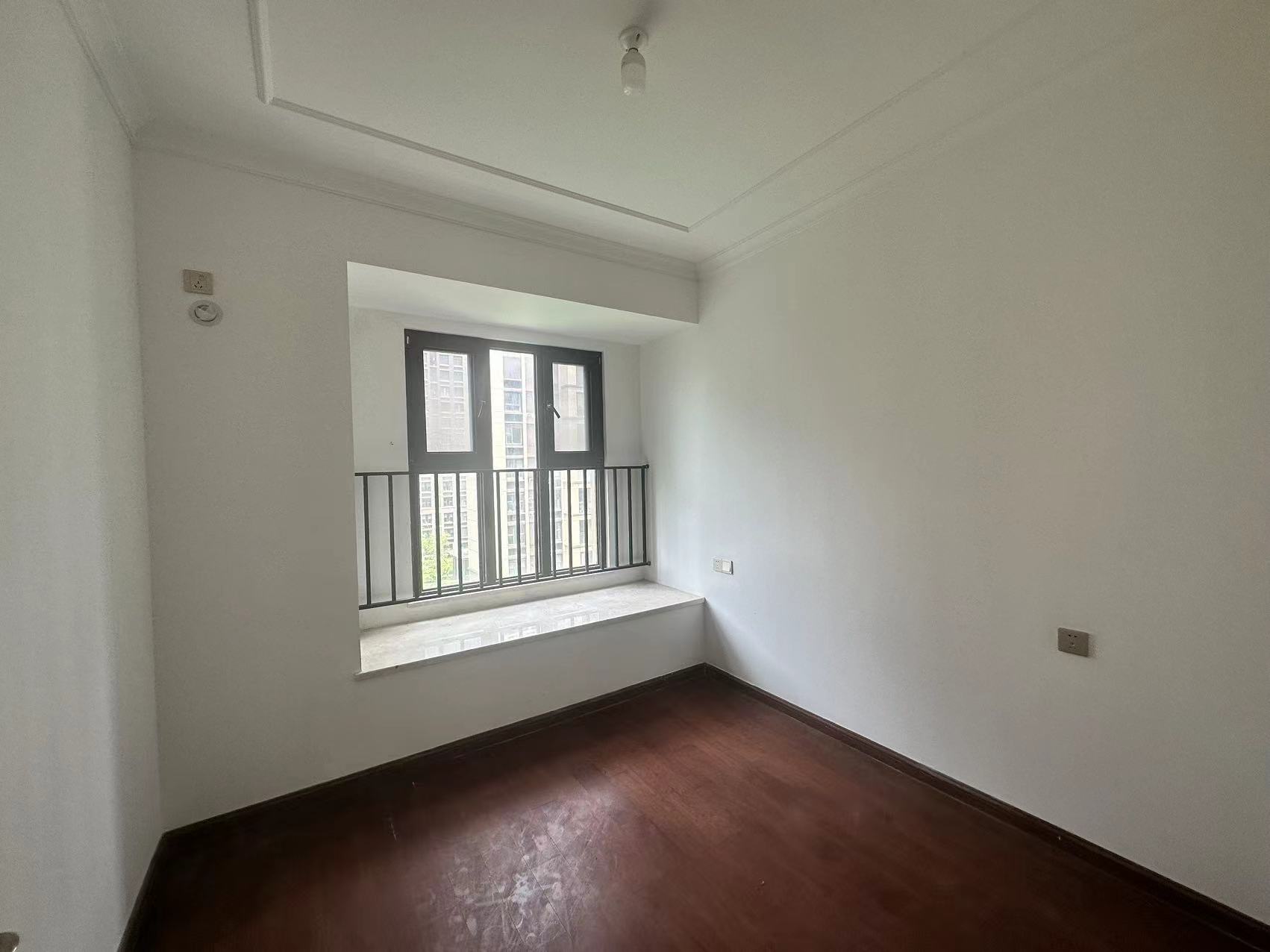 富力院士廷 3室2厅2卫 136m&sup2;