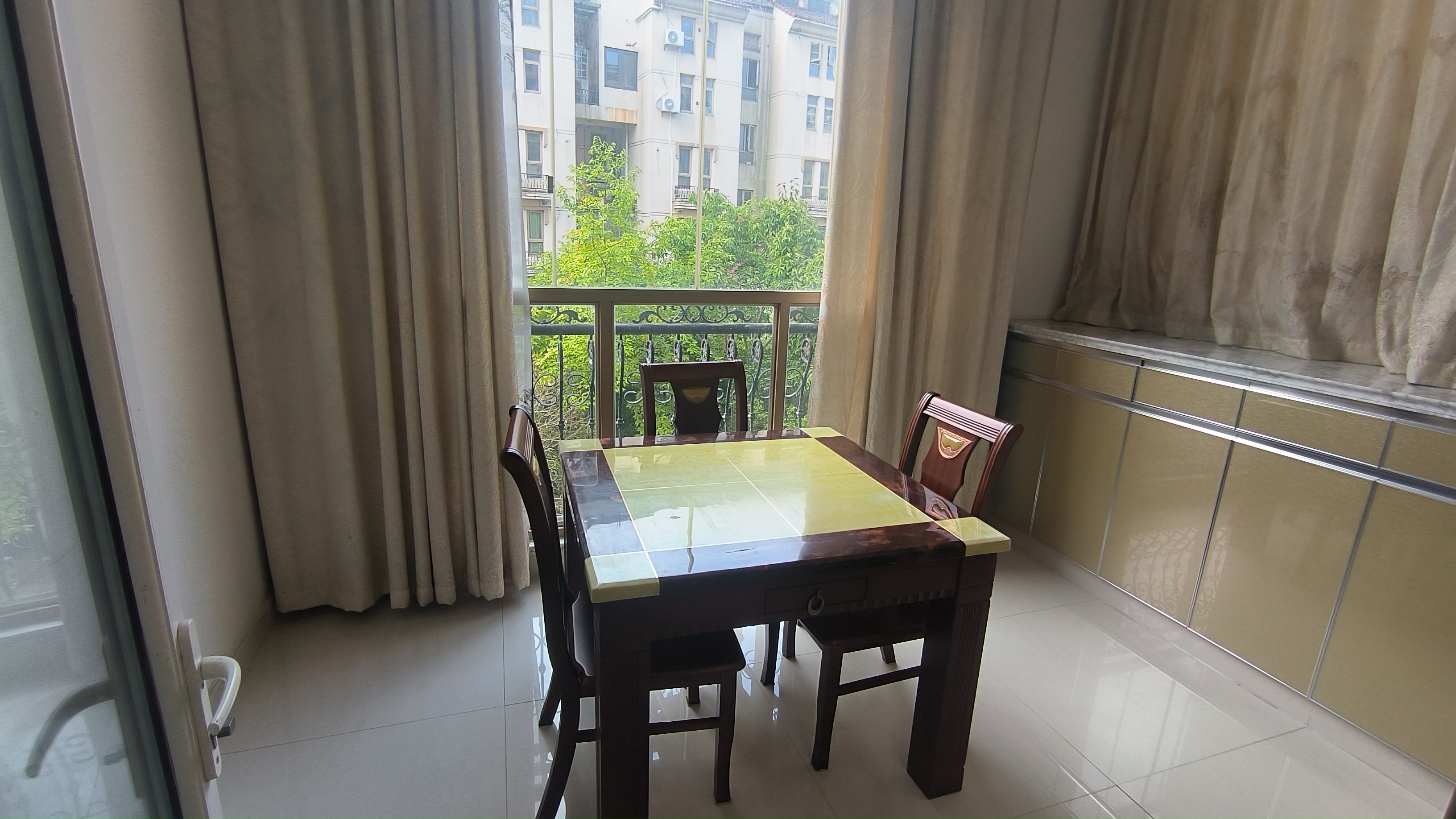军山花园 4室2厅2卫 190m&sup2;