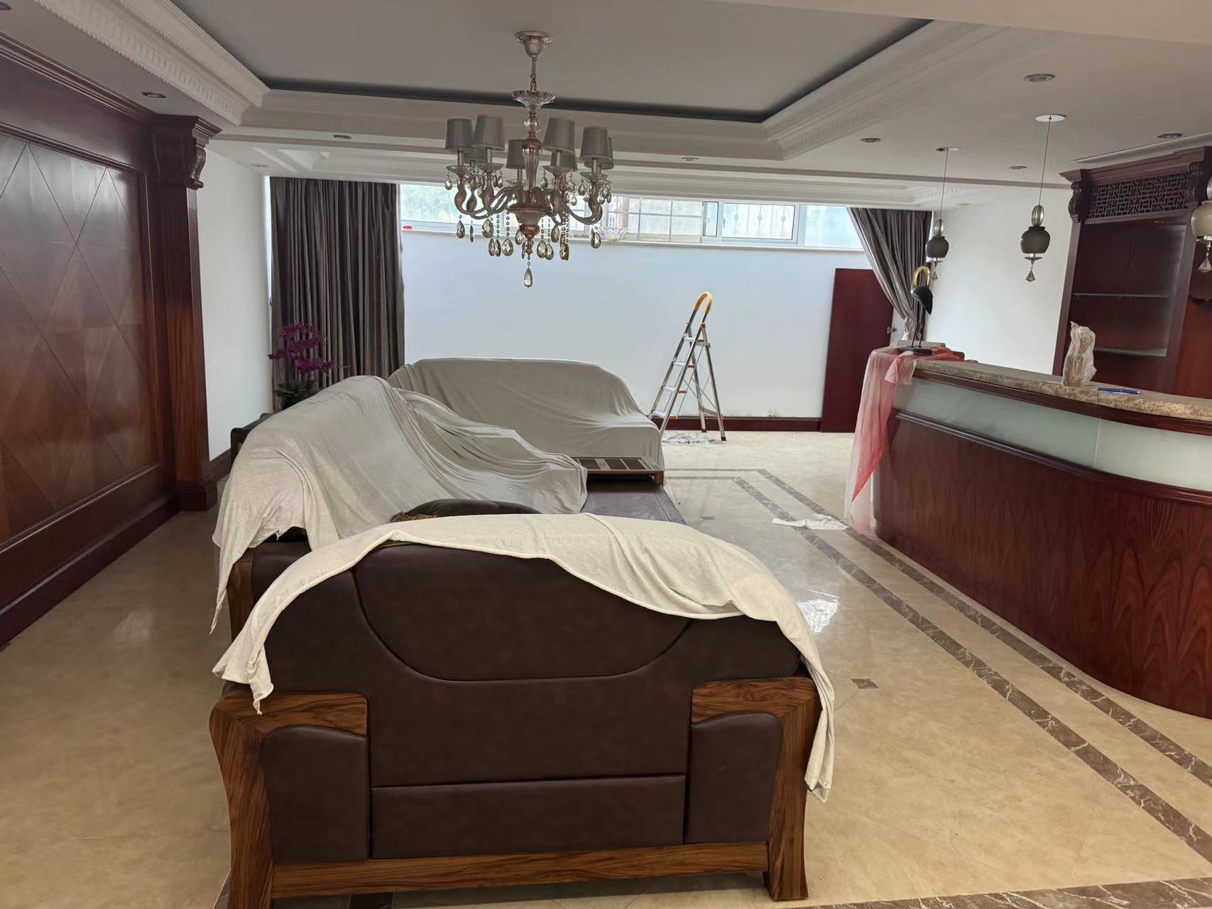 东郊庄园 5室2厅3卫 700m&sup2;