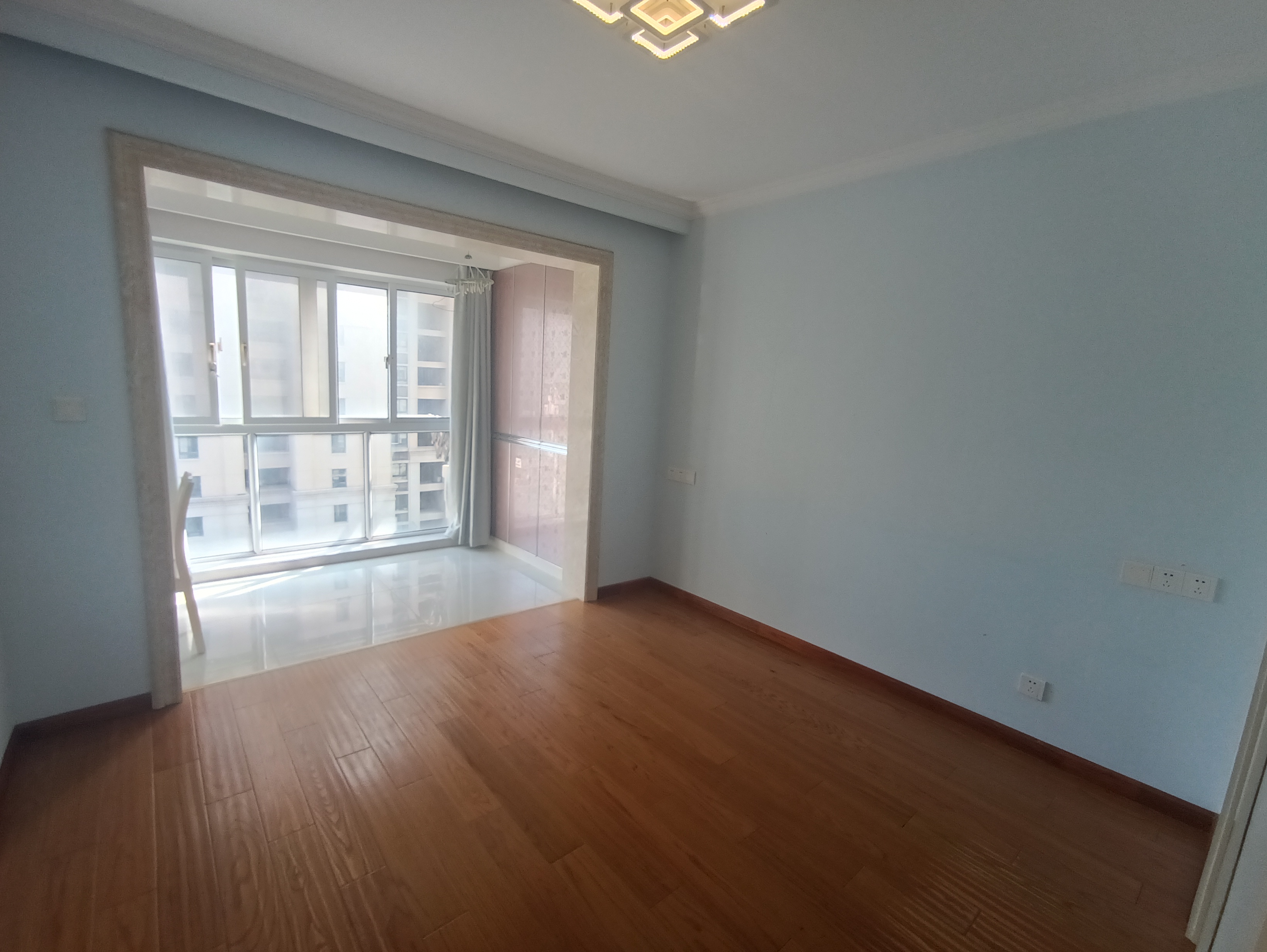 和融&bull;优山美地名邸 3室2厅2卫 137m&sup2;