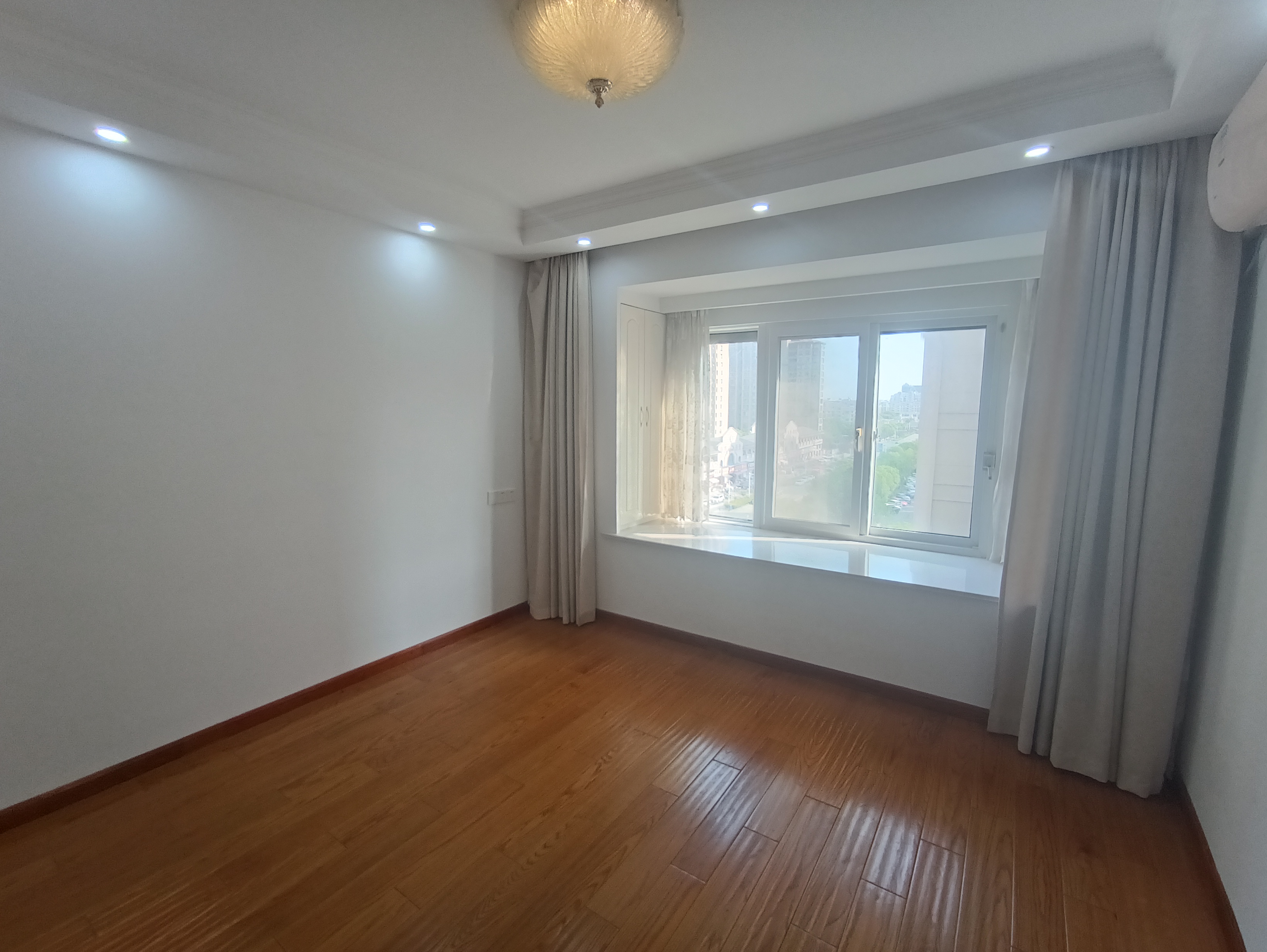 和融&bull;优山美地名邸 3室2厅2卫 137m&sup2;