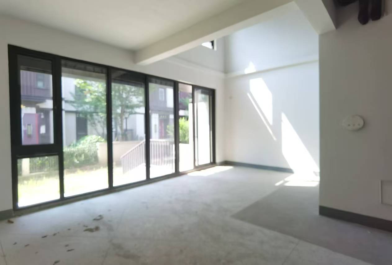 龙湖天宸源著 5室2厅4卫 265.68m²