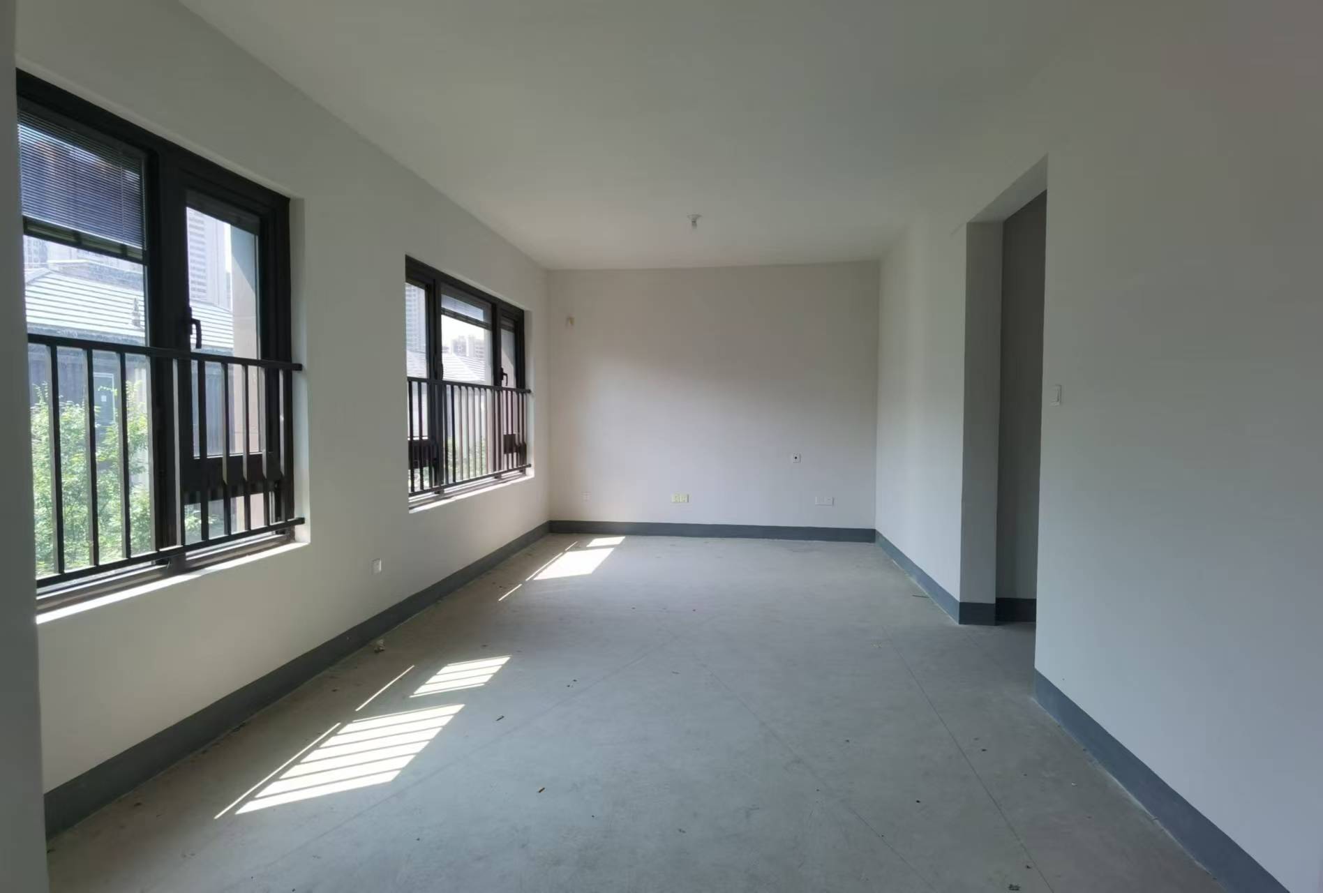 龙湖天宸源著 5室2厅4卫 265.68m²
