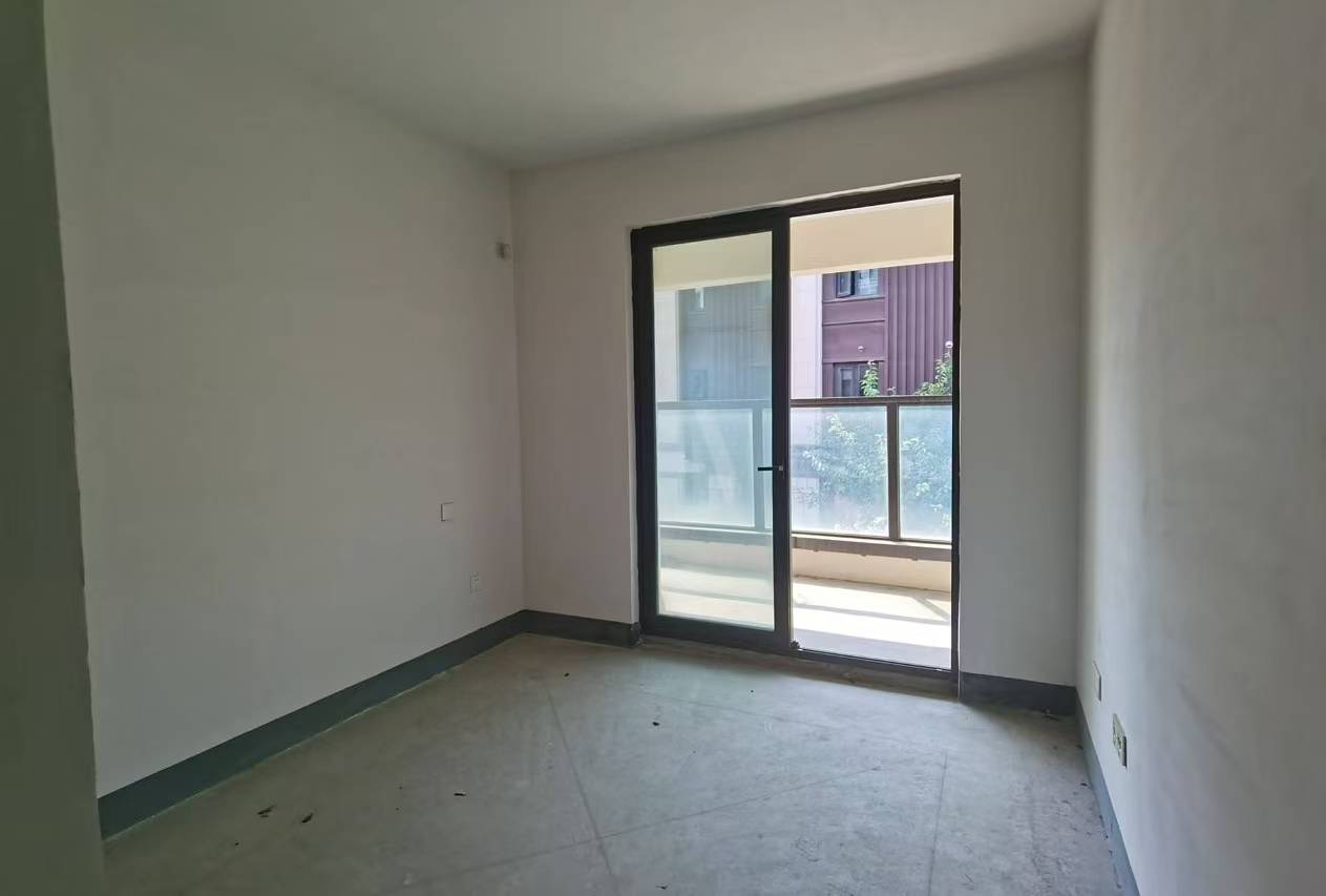 龙湖天宸源著 5室2厅4卫 265.68m²