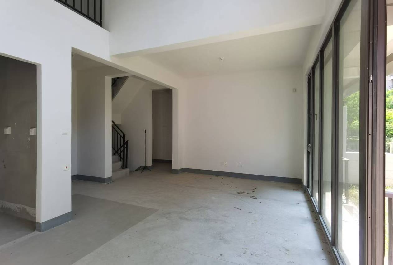 龙湖天宸源著 5室2厅4卫 265.68m²
