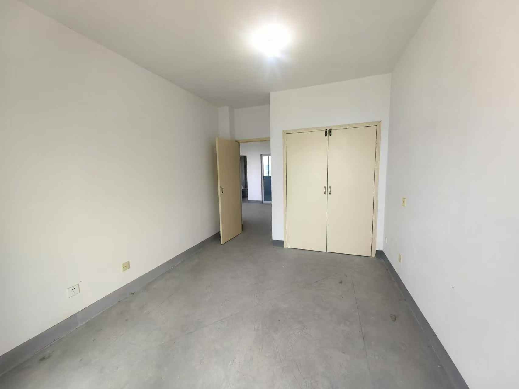 观河华府 1室1厅1卫 65m&sup2;
