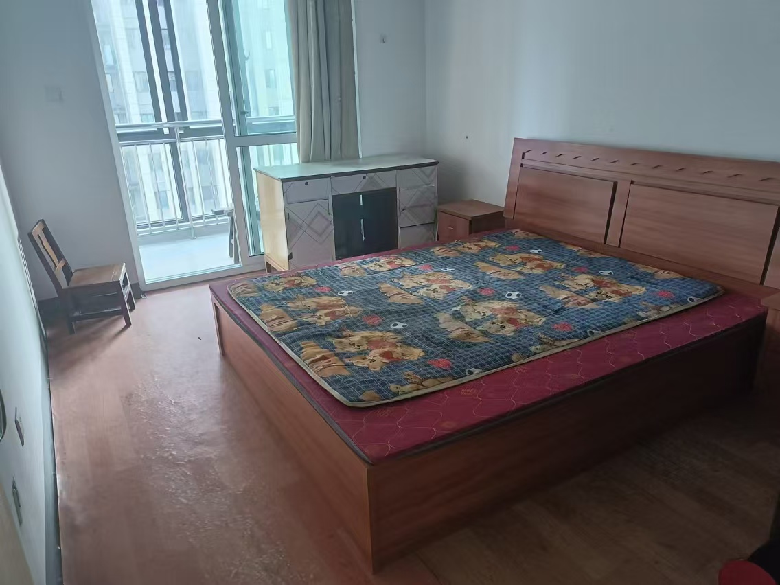 紫东南苑南区 3室2厅1卫 122m&sup2;