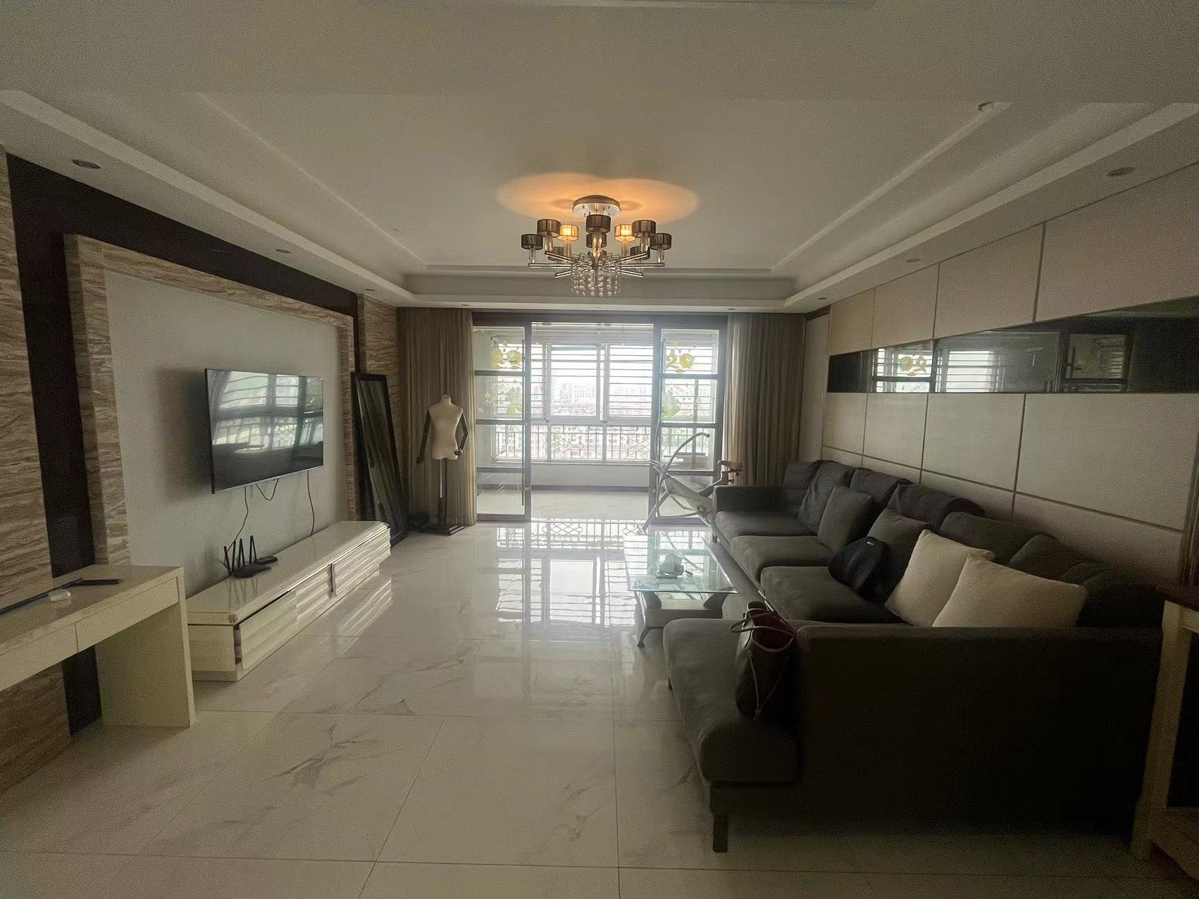 万濠华府 3室2厅2卫 165m²