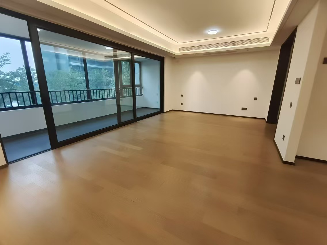 滨江道静园 4室2厅2卫 160.48m&sup2;